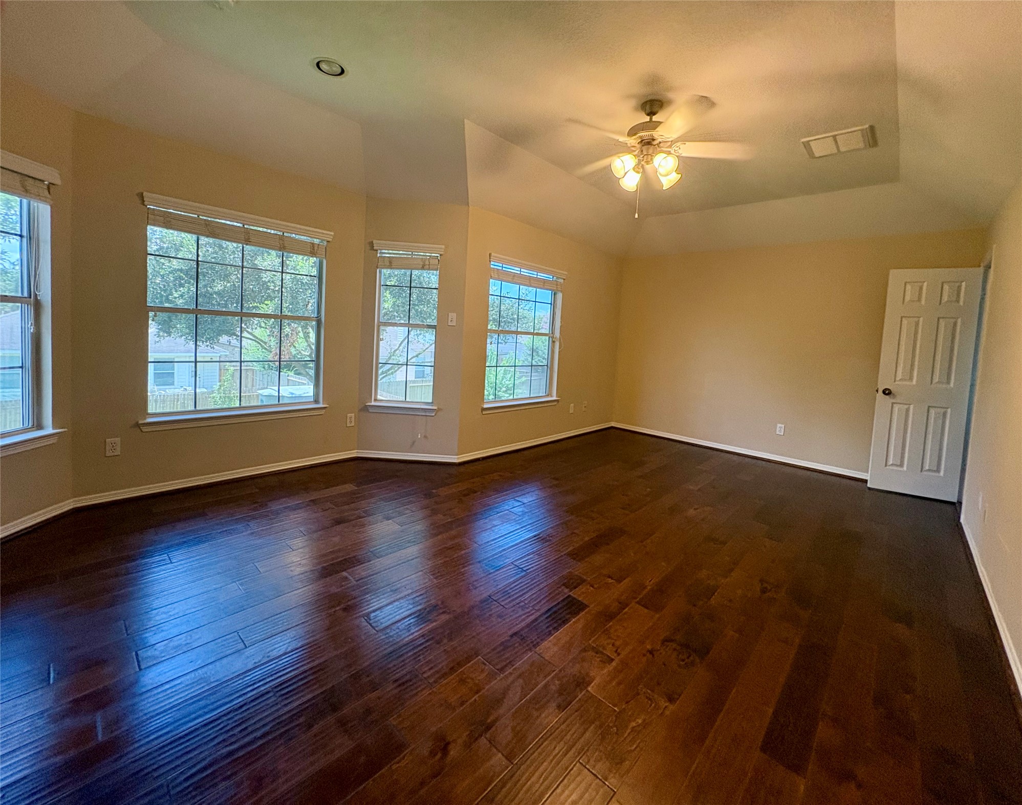 5607 Eagle Sky Boulevard Property Photo 12