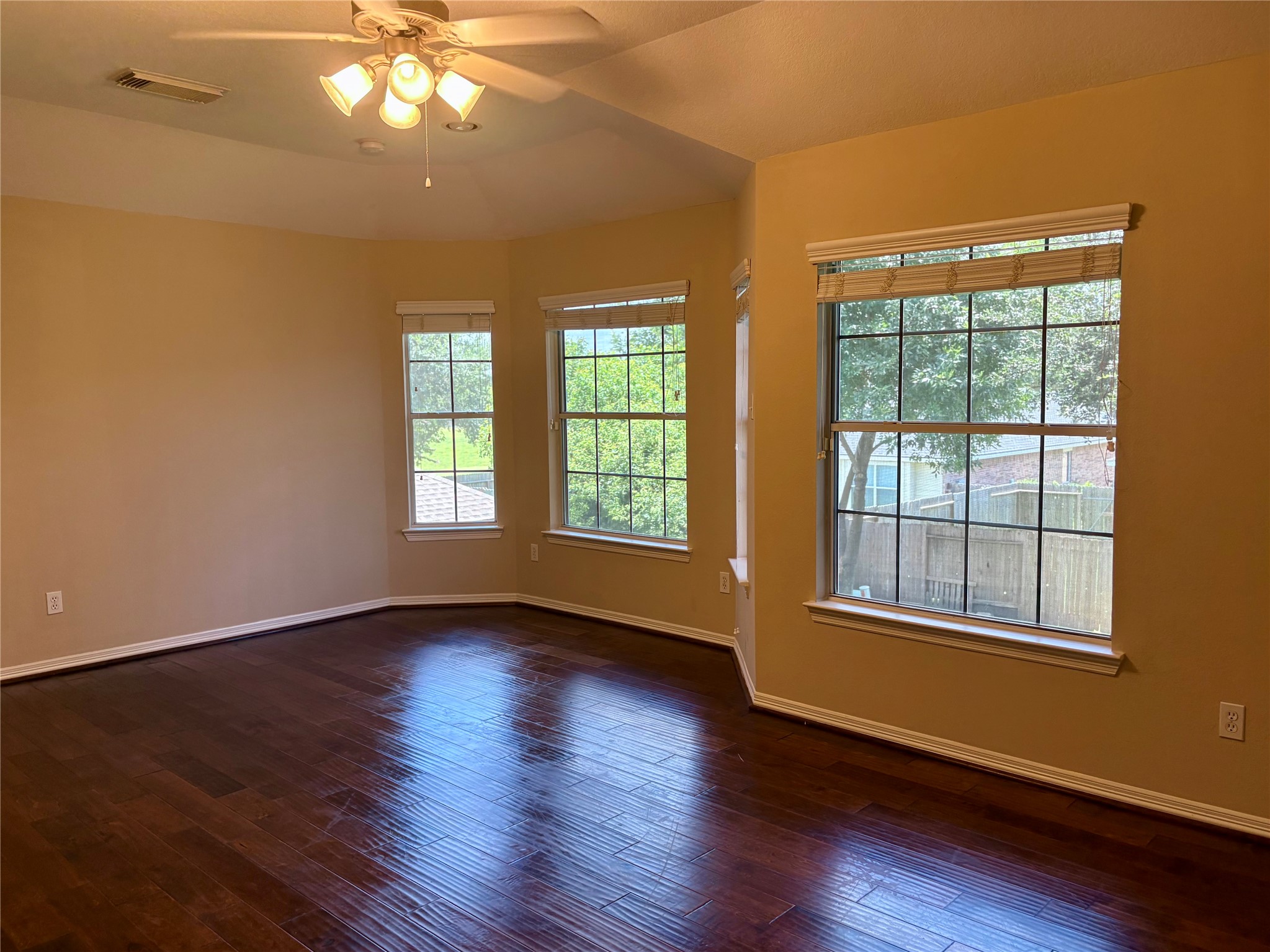 5607 Eagle Sky Boulevard Property Photo 13