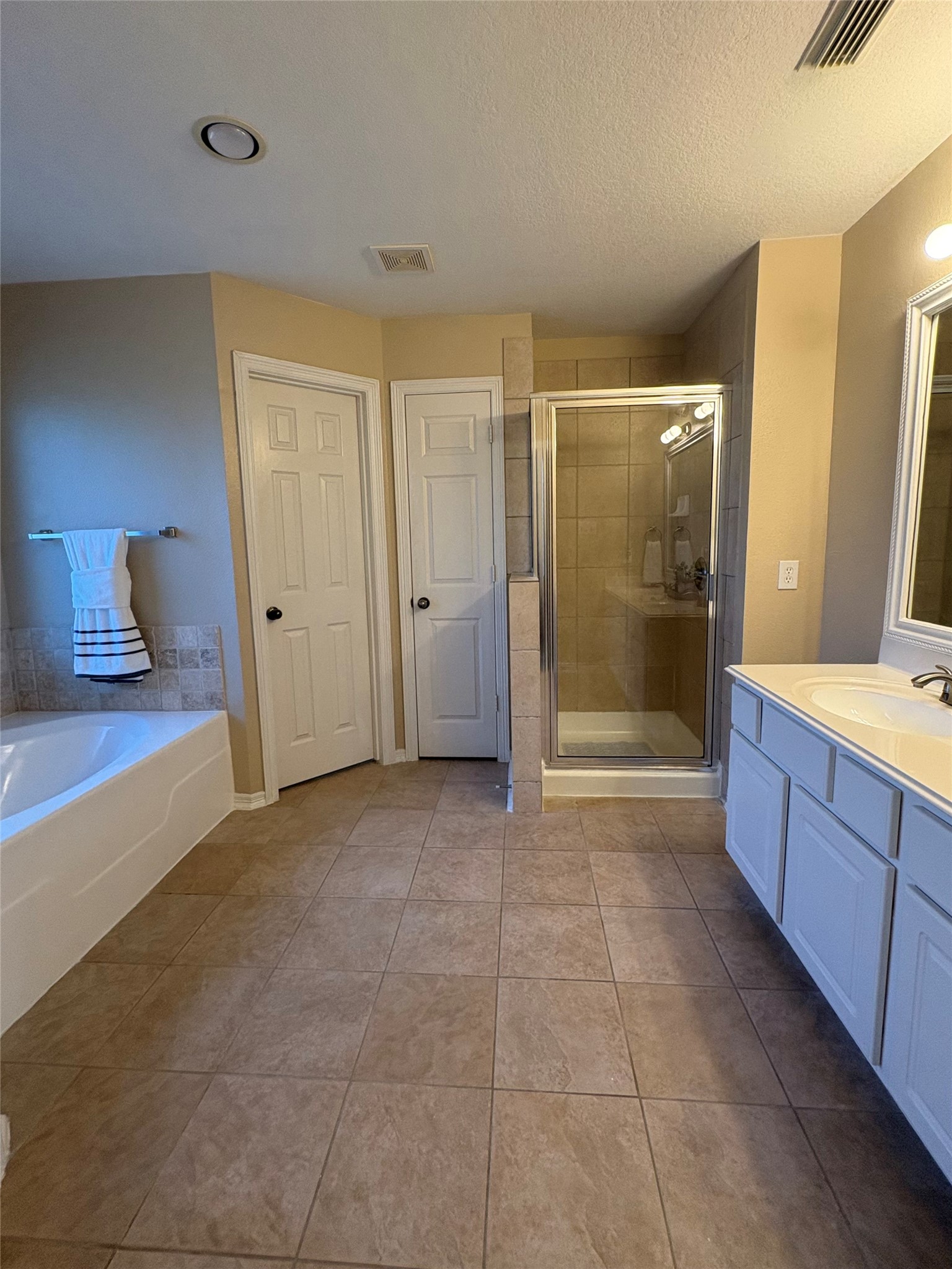 5607 Eagle Sky Boulevard Property Photo 14