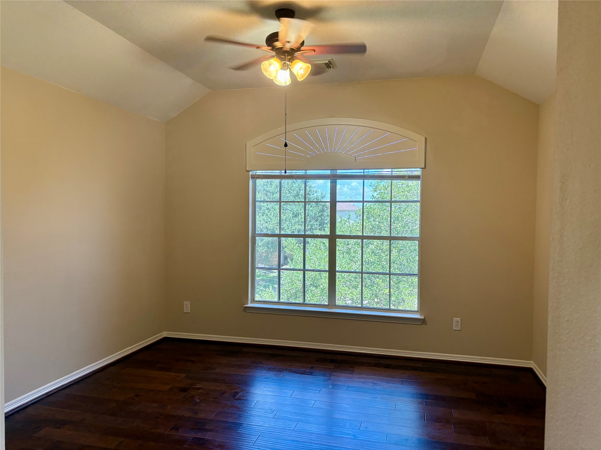 5607 Eagle Sky Boulevard Property Photo 17