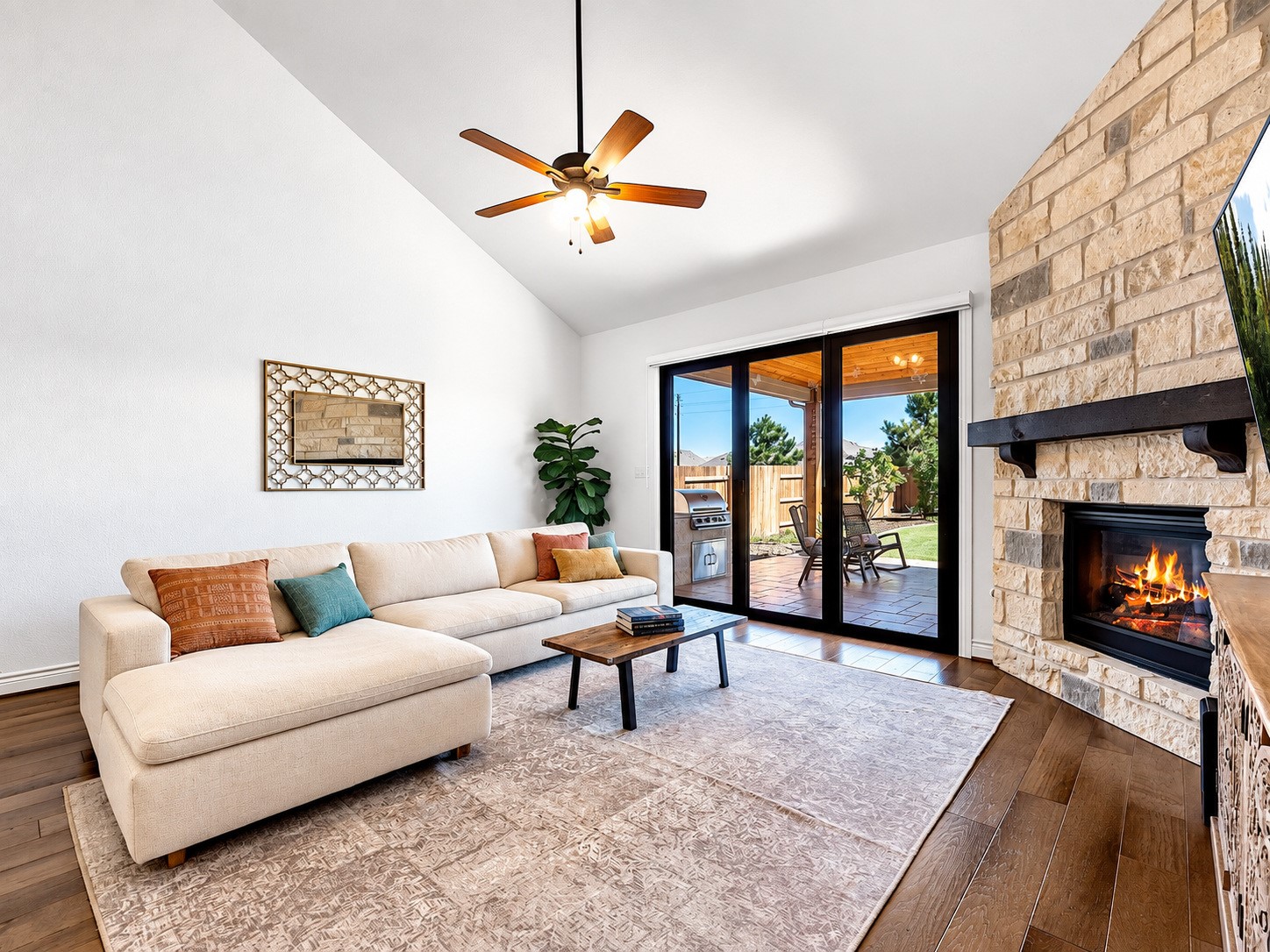 7310 Kingbird Cove Court Property Photo 4