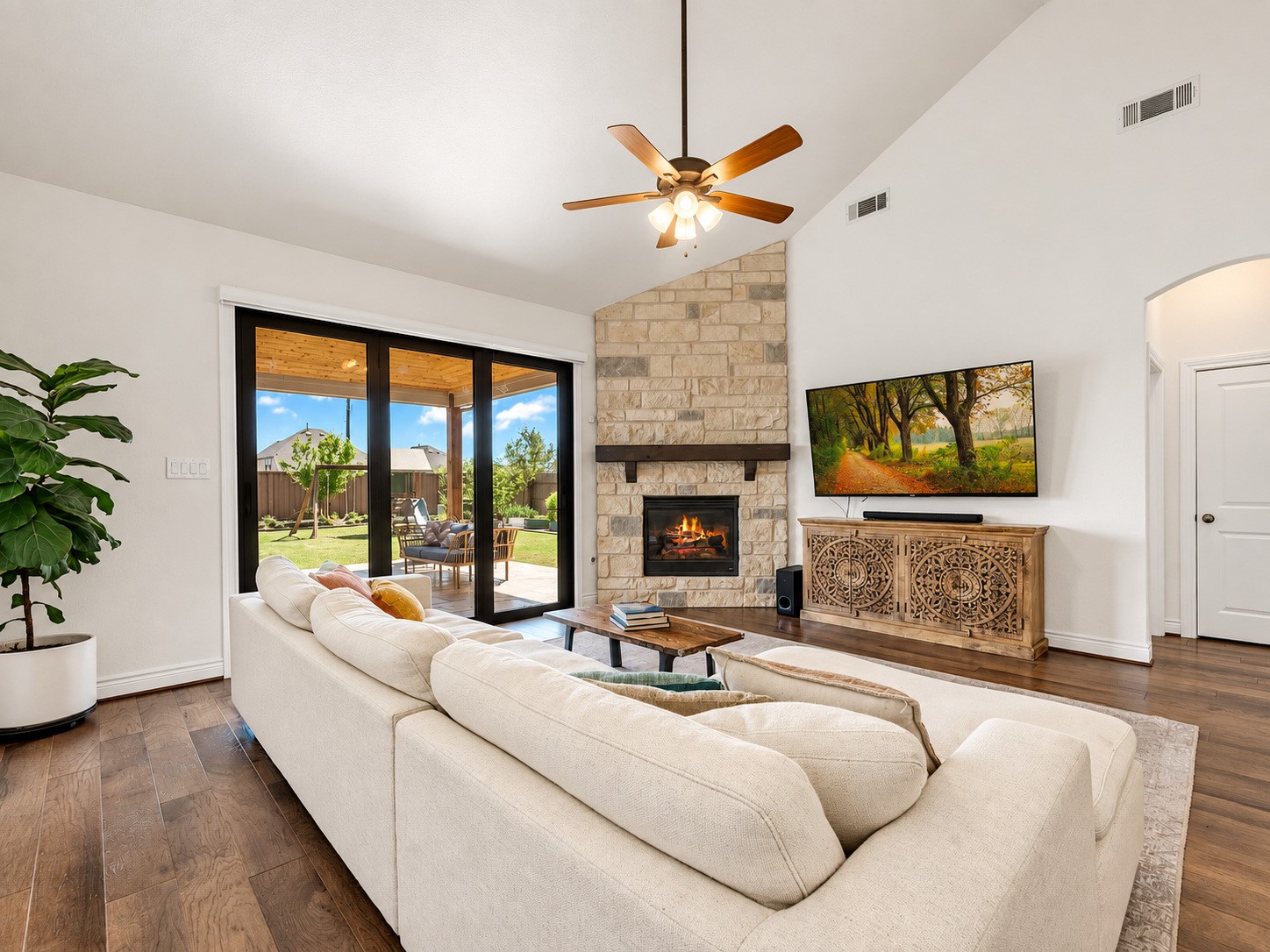 7310 Kingbird Cove Court Property Photo 13
