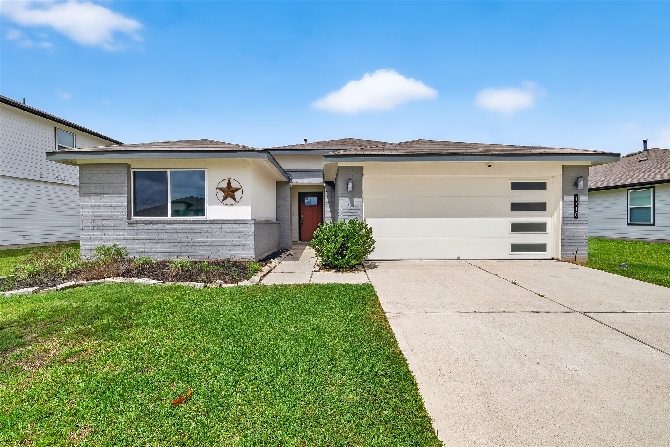 1710 Mountain Echo Drive Property Photo 1