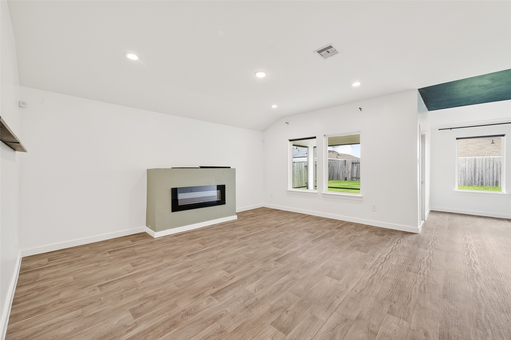 1710 Mountain Echo Drive Property Photo 9