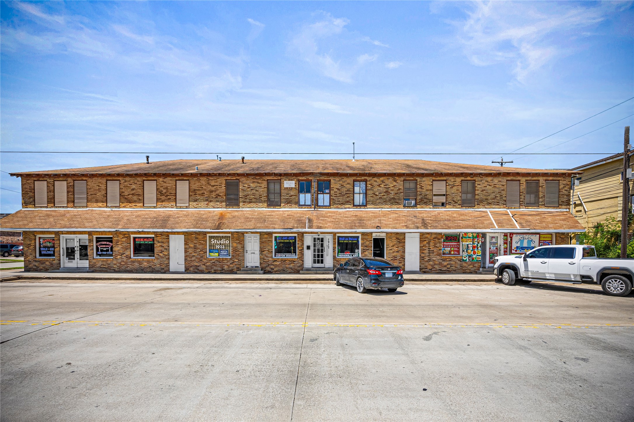 1915 45th Street Property Photo 1