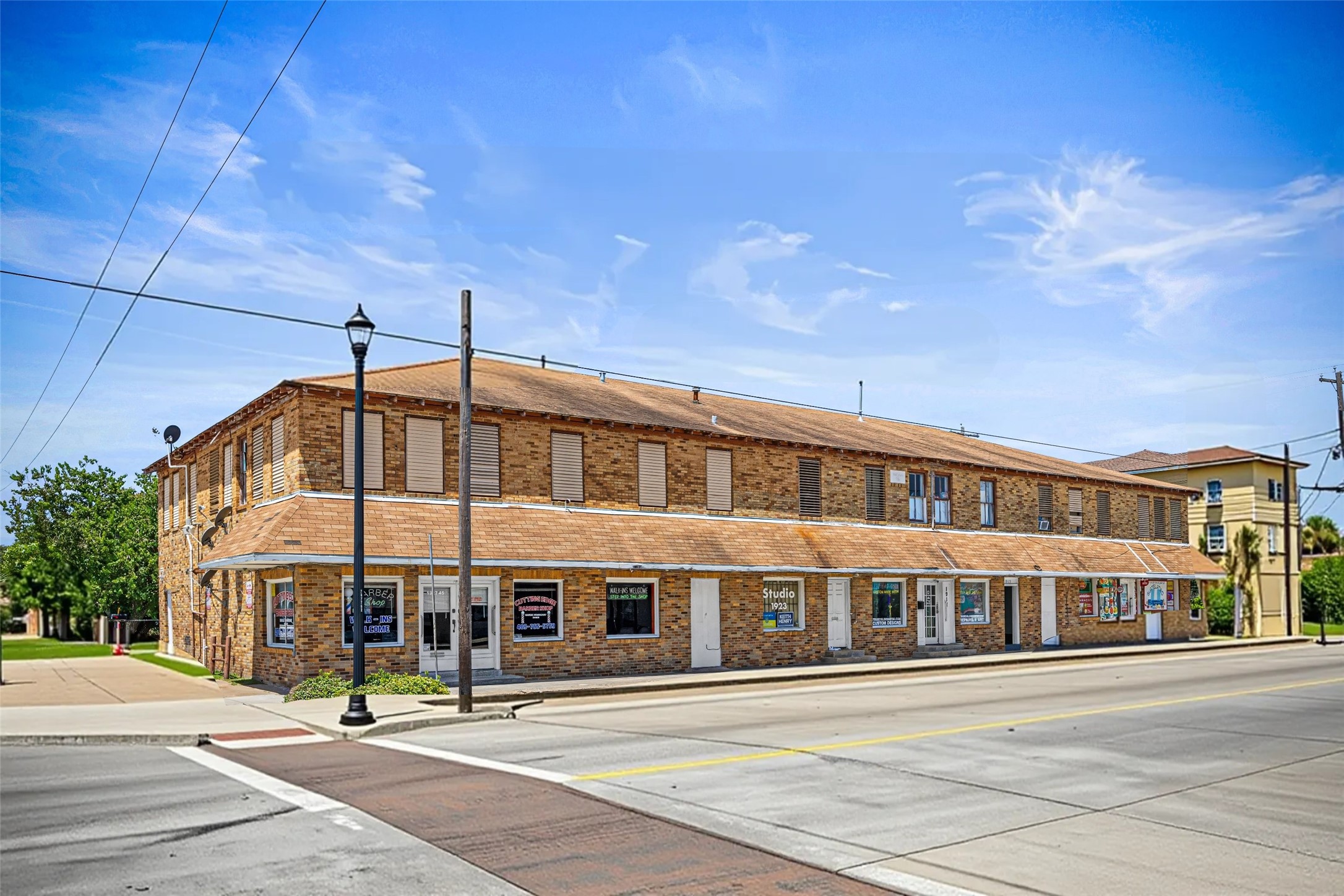 1915 45th Street Property Photo 3