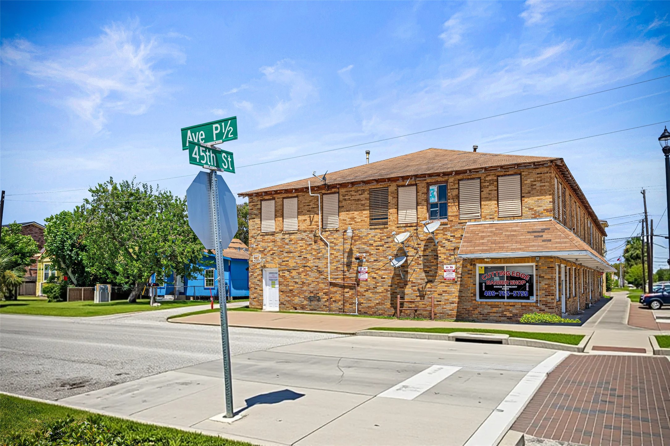 1915 45th Street Property Photo 4