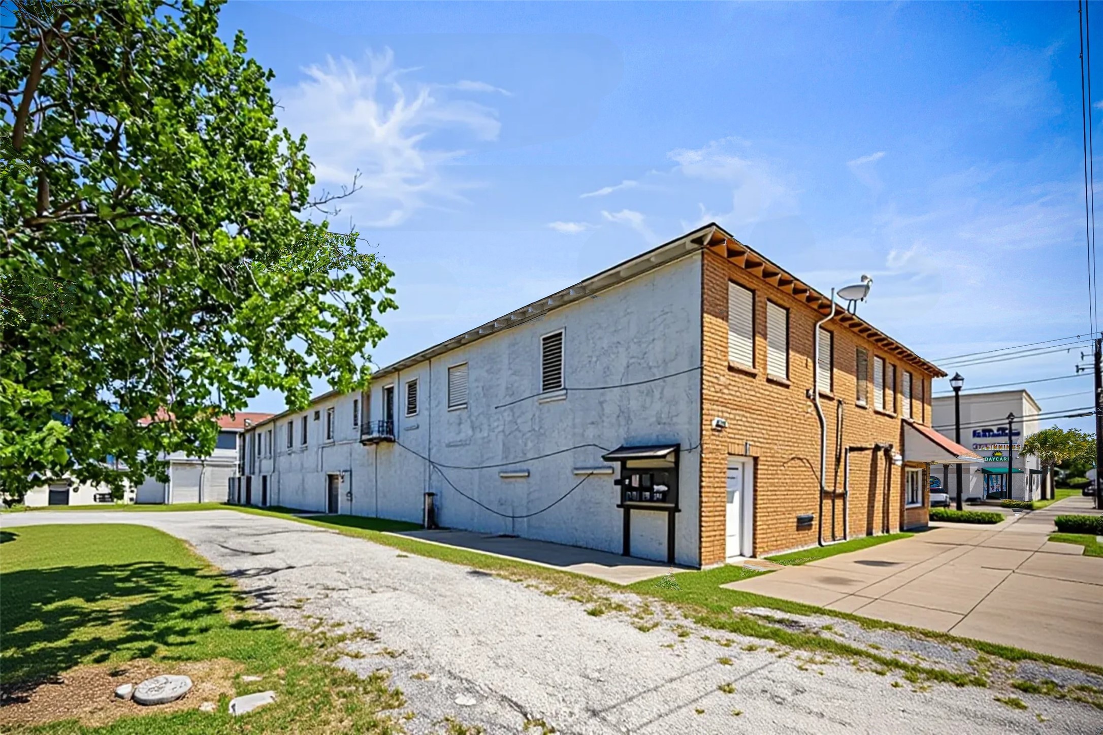 1915 45th Street Property Photo 5