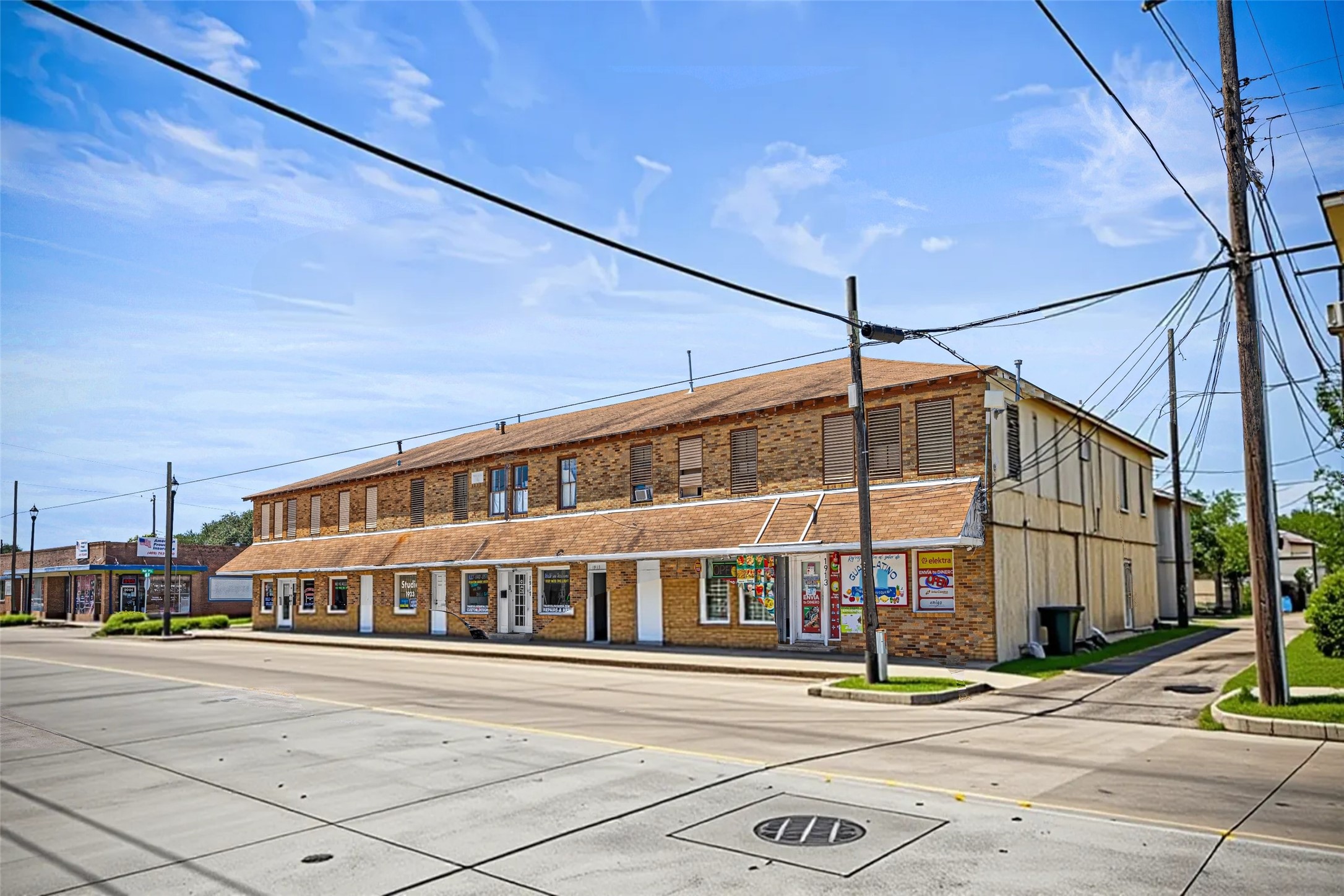 1915 45th Street Property Photo 7