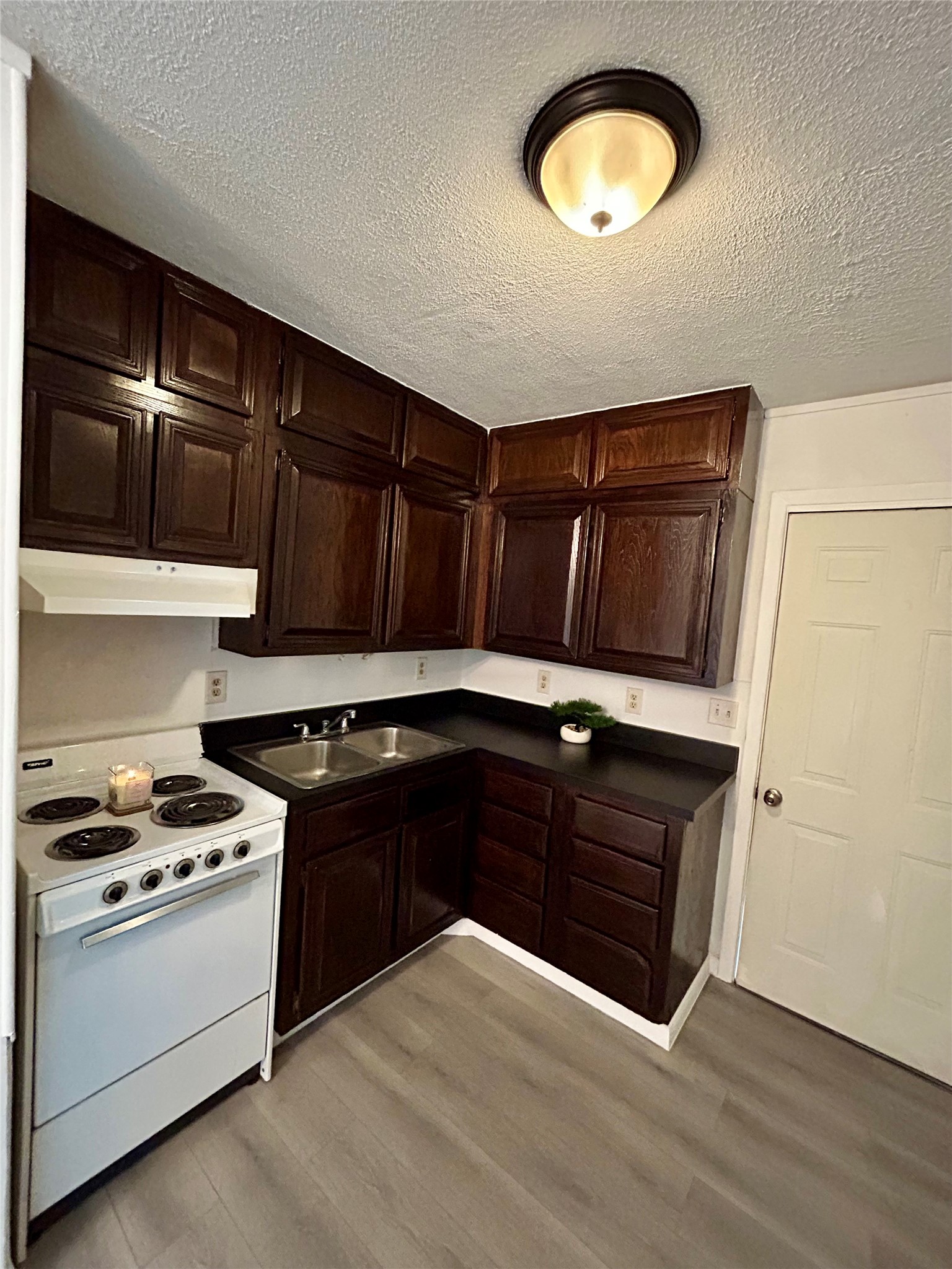 12741 Arp Street Property Photo 7