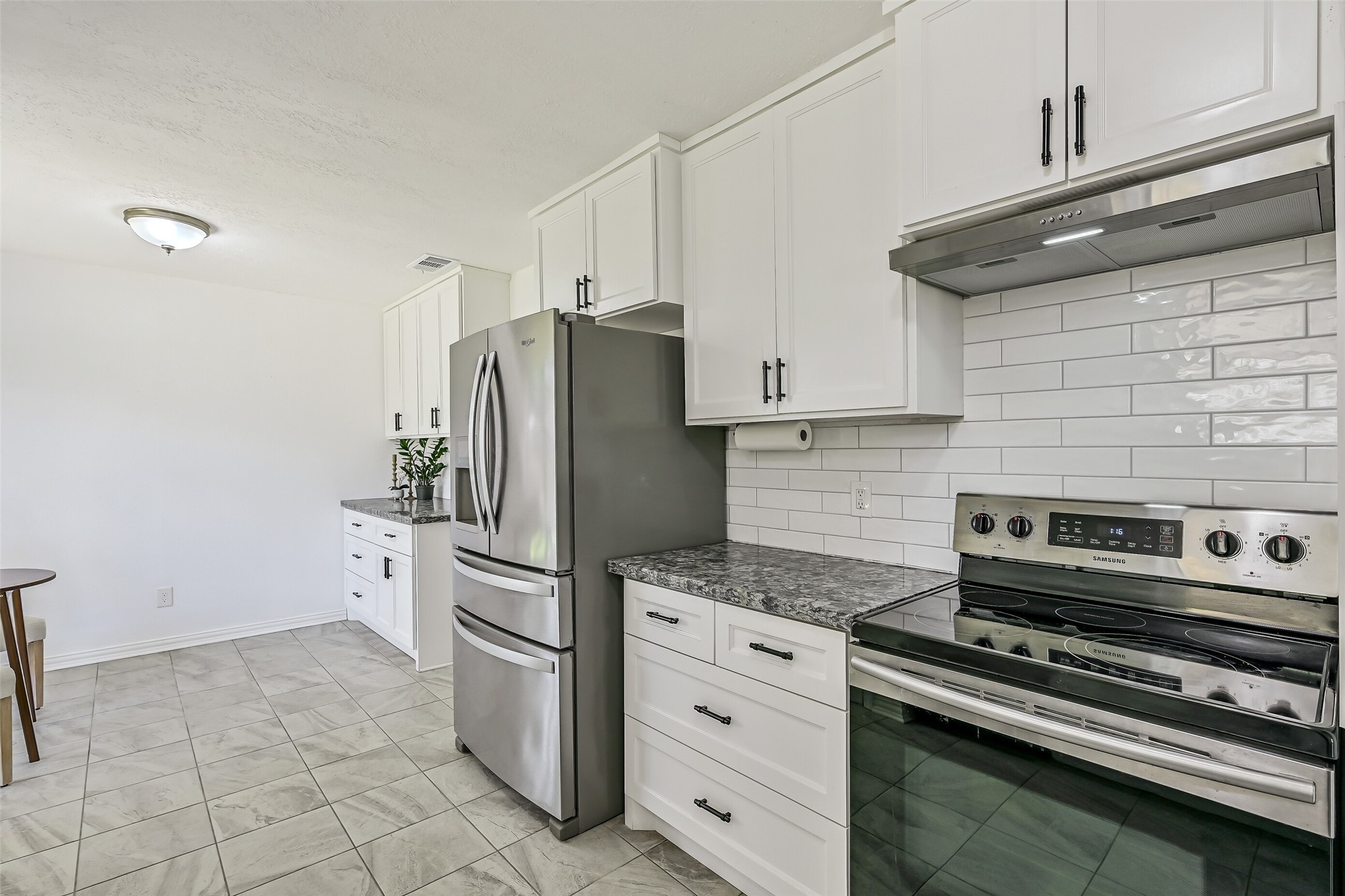 305 Castlelake Drive Property Photo 15