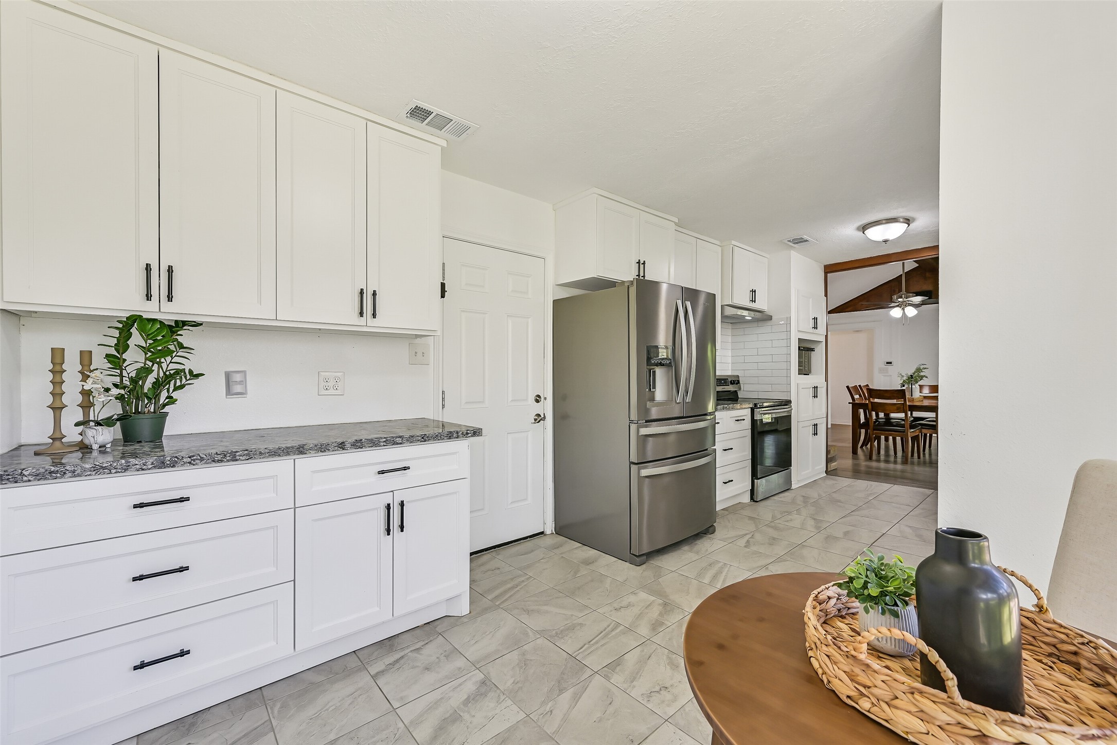 305 Castlelake Drive Property Photo 16
