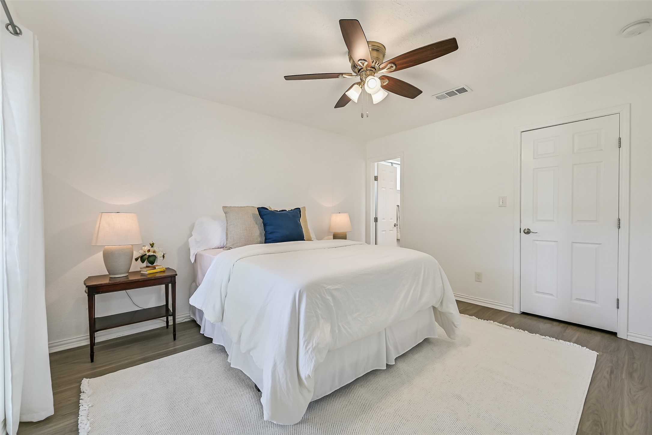 305 Castlelake Drive Property Photo 18