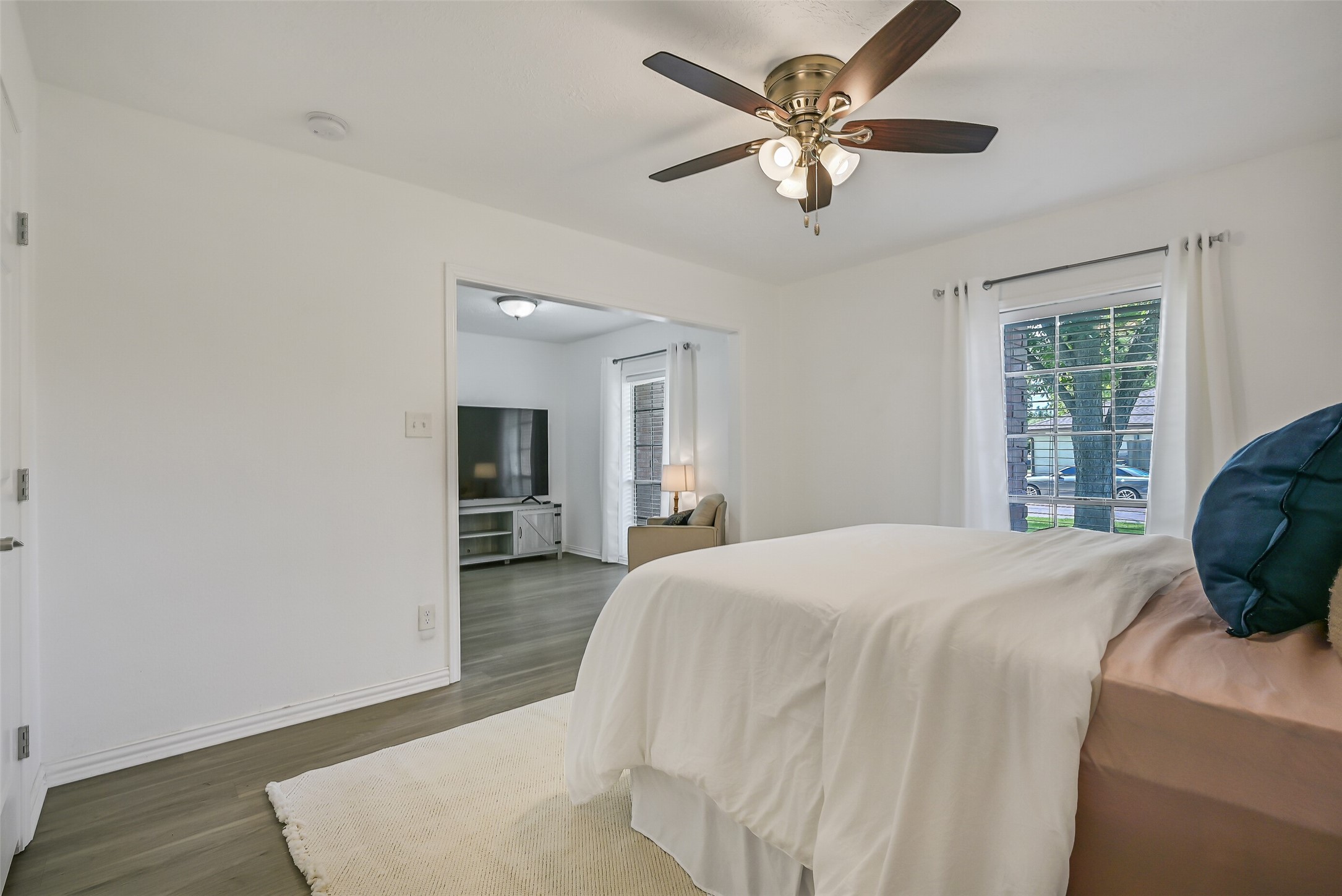 305 Castlelake Drive Property Photo 19