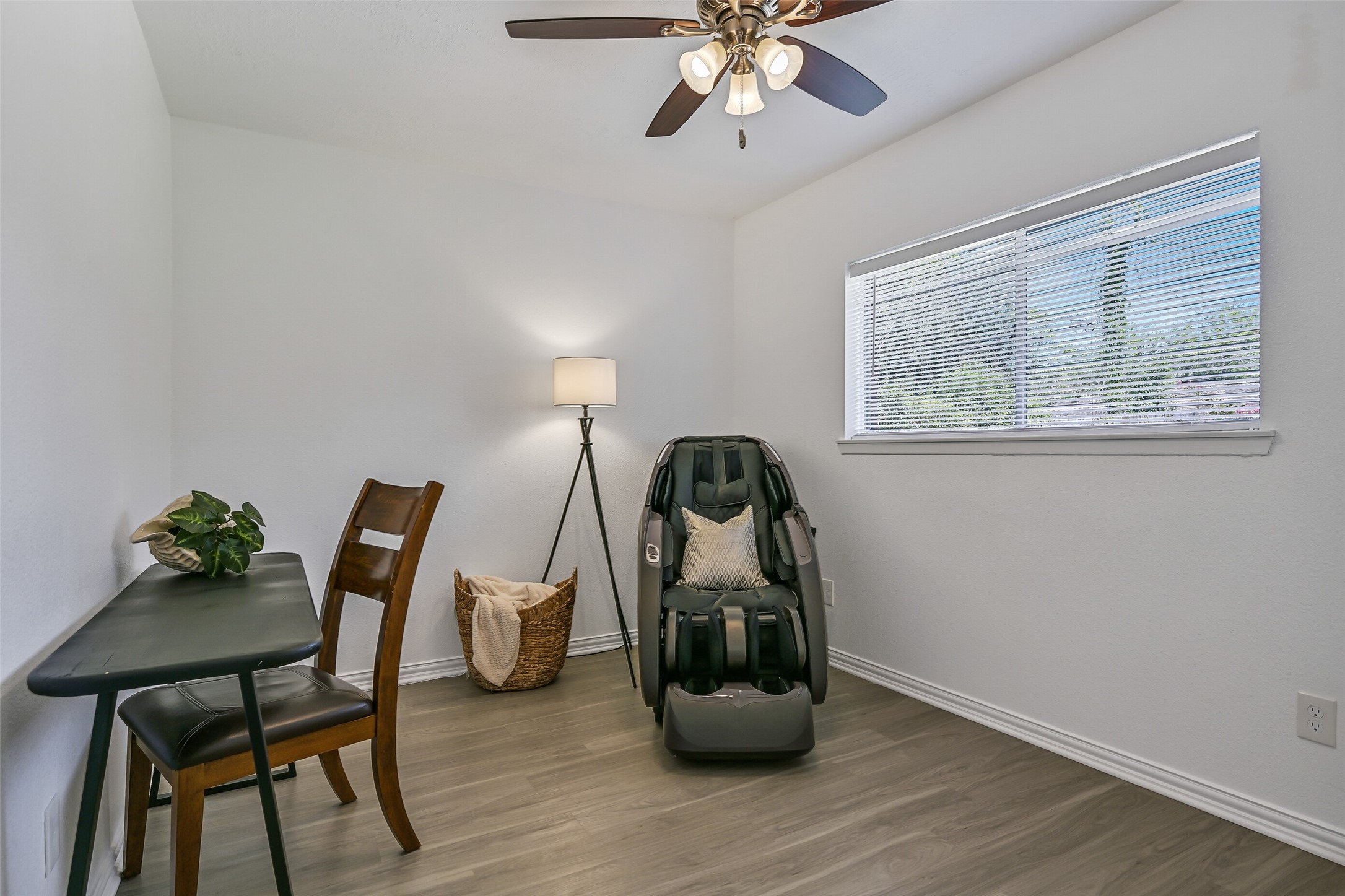 305 Castlelake Drive Property Photo 23