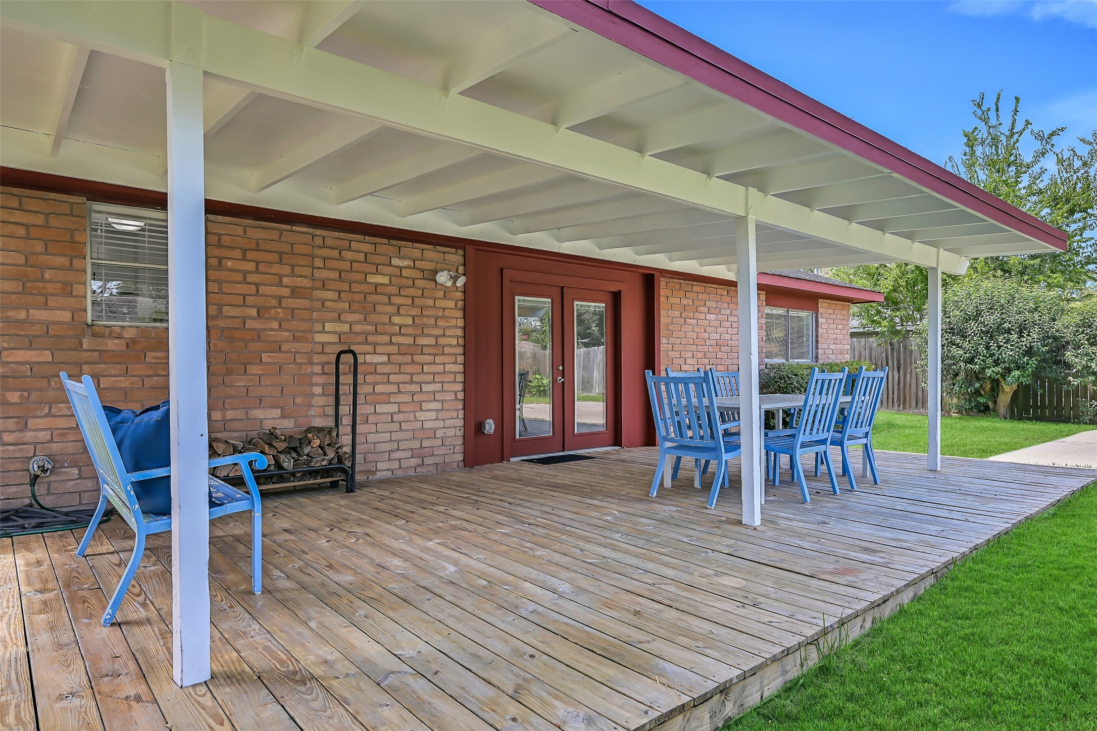 305 Castlelake Drive Property Photo 25