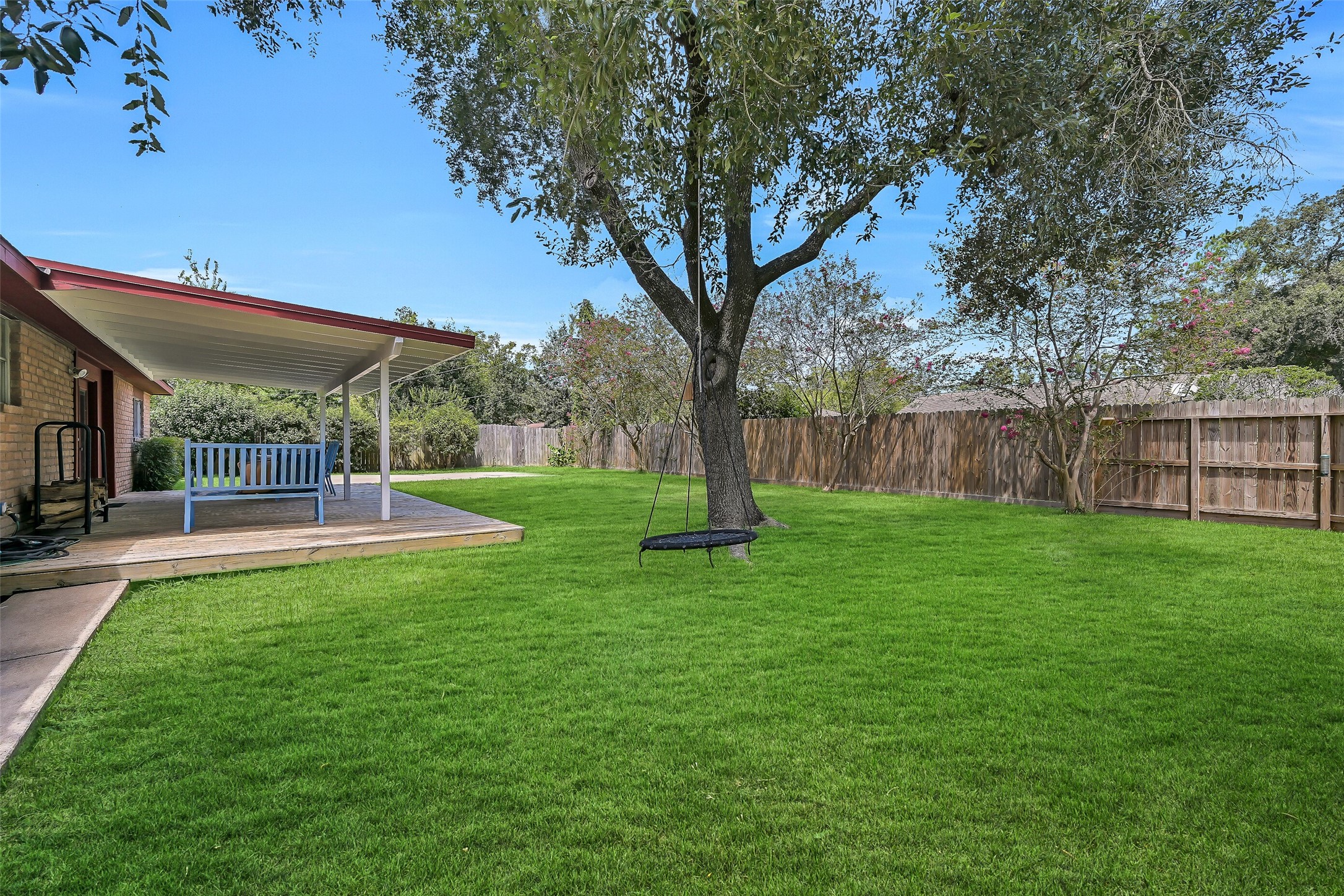305 Castlelake Drive Property Photo 28