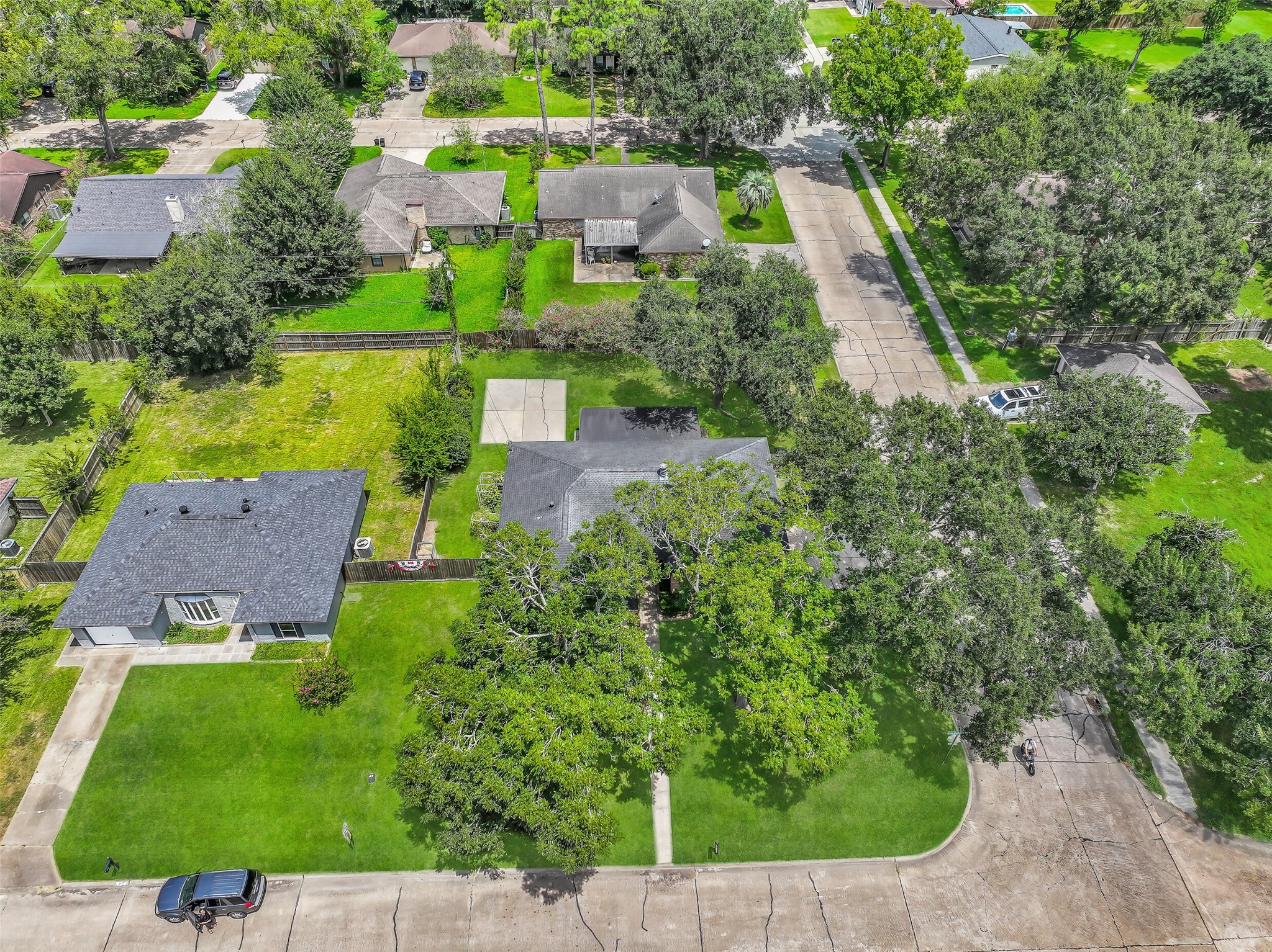 305 Castlelake Drive Property Photo 30