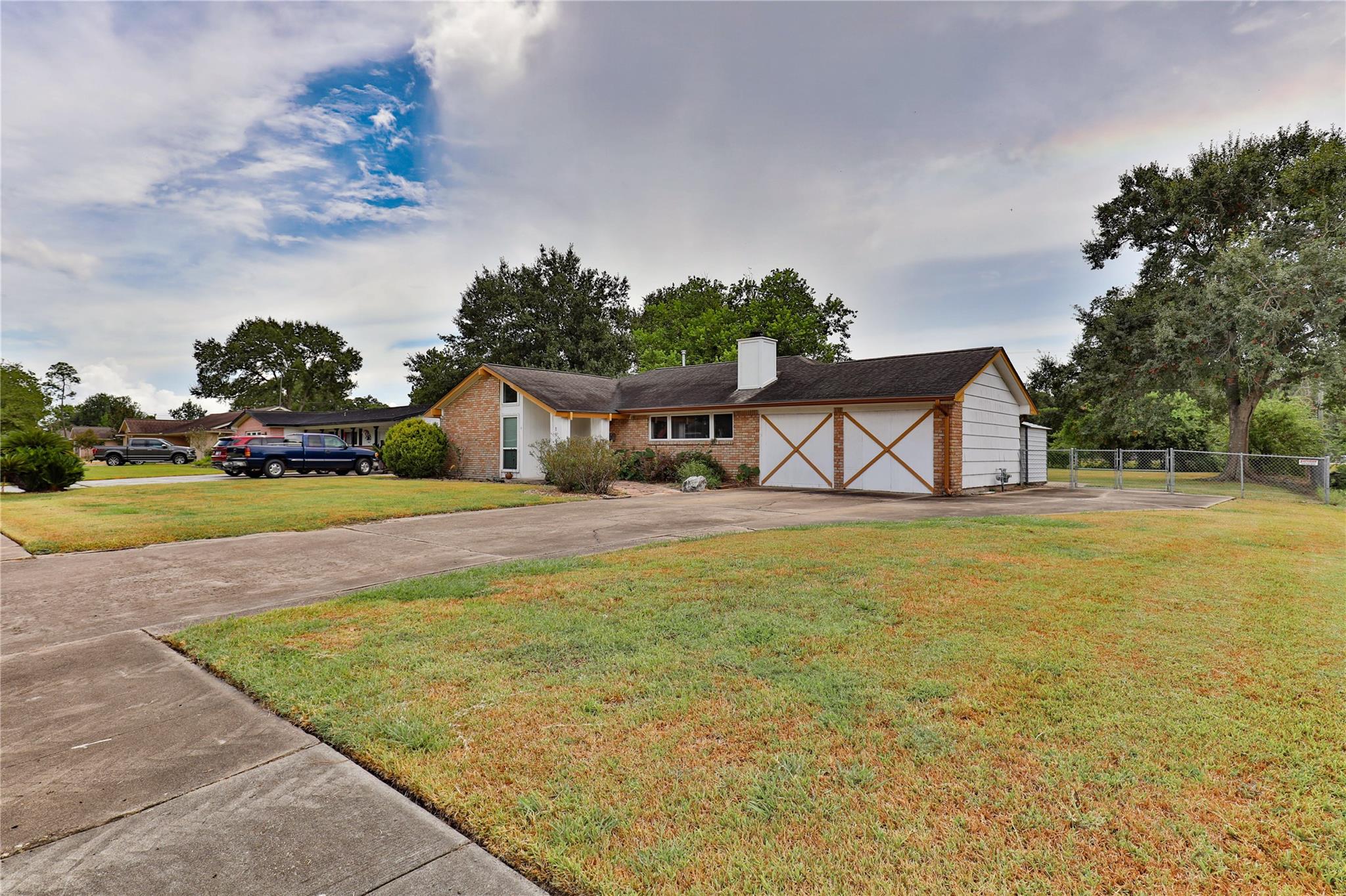 114 Persimmon Lane, Lake Jackson Tx 77566 Property Photo 2
