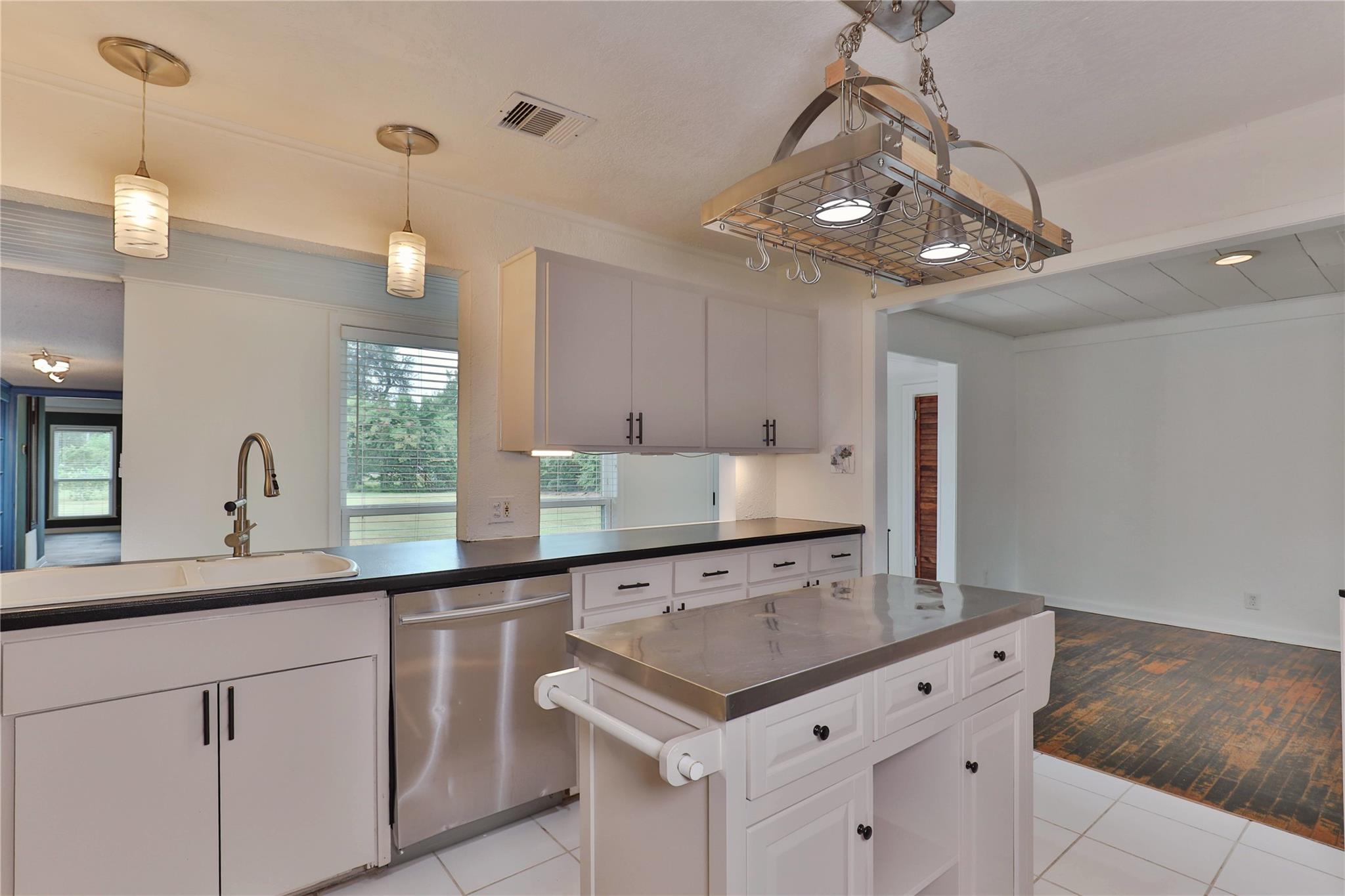 114 Persimmon Lane, Lake Jackson Tx 77566 Property Photo 13