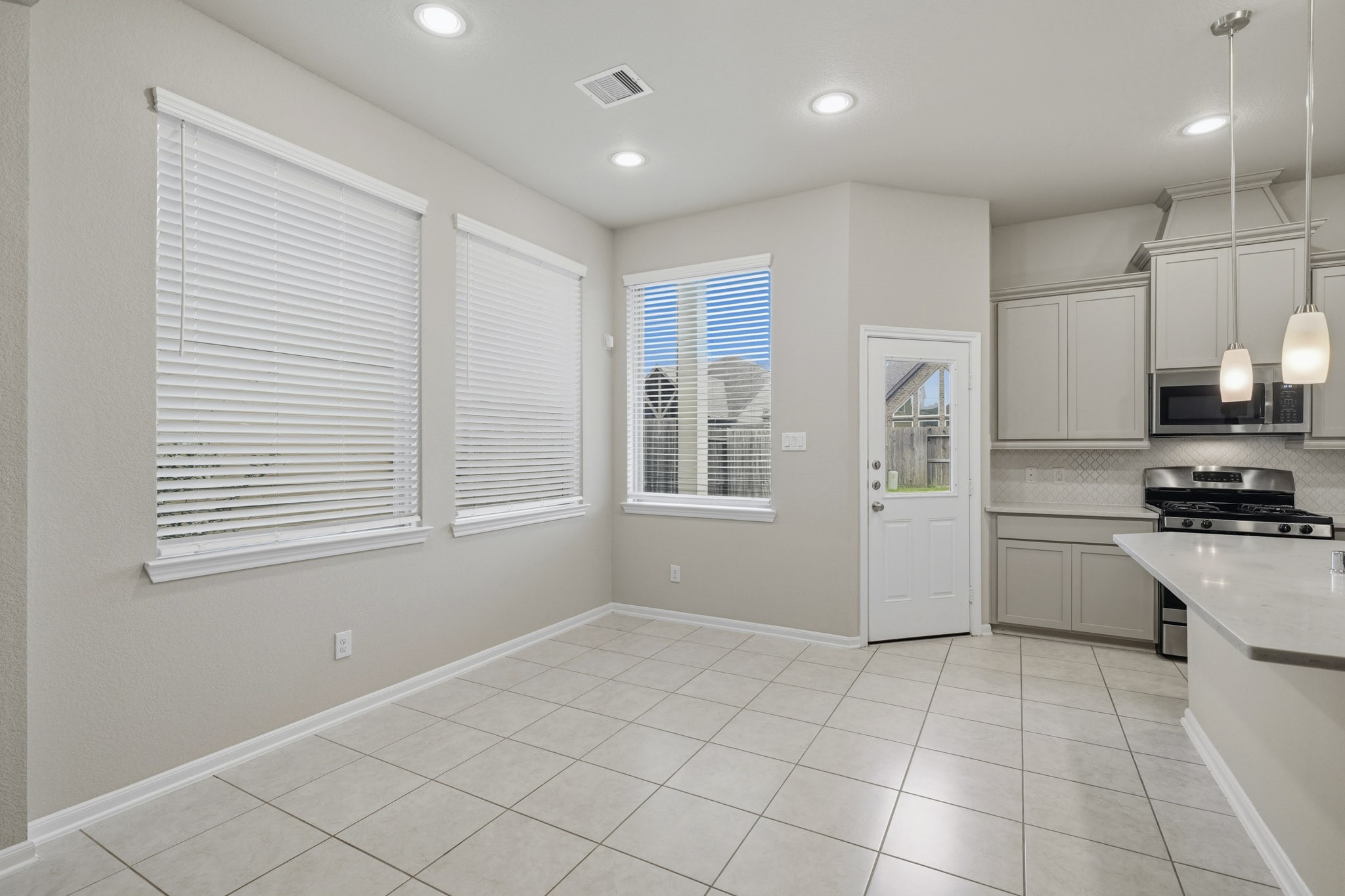 8734 Laurel Crest Drive Property Photo 11