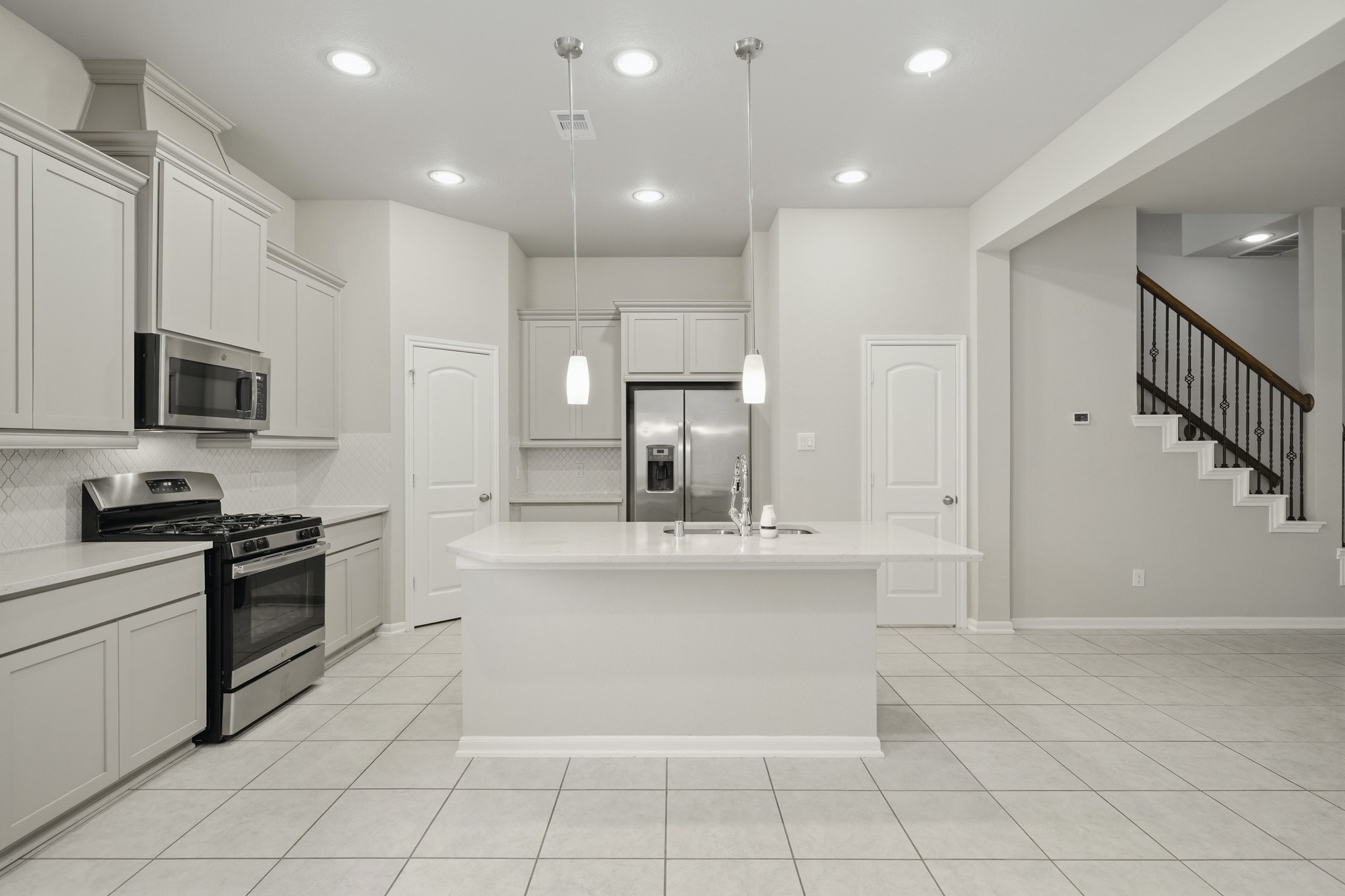 8734 Laurel Crest Drive Property Photo 13
