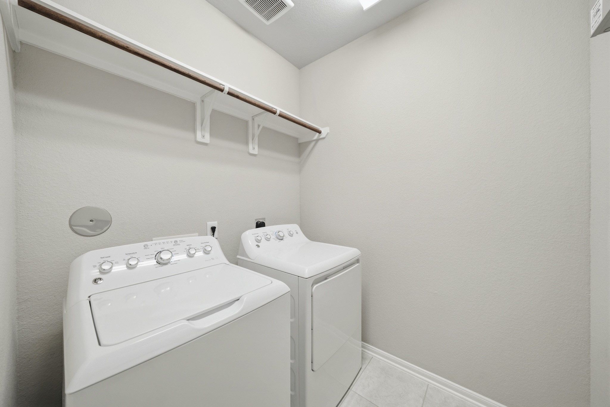 8734 Laurel Crest Drive Property Photo 28