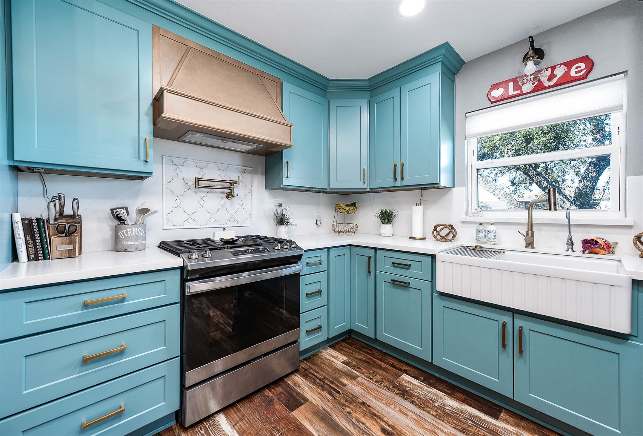 325 Ling Street Property Photo 5
