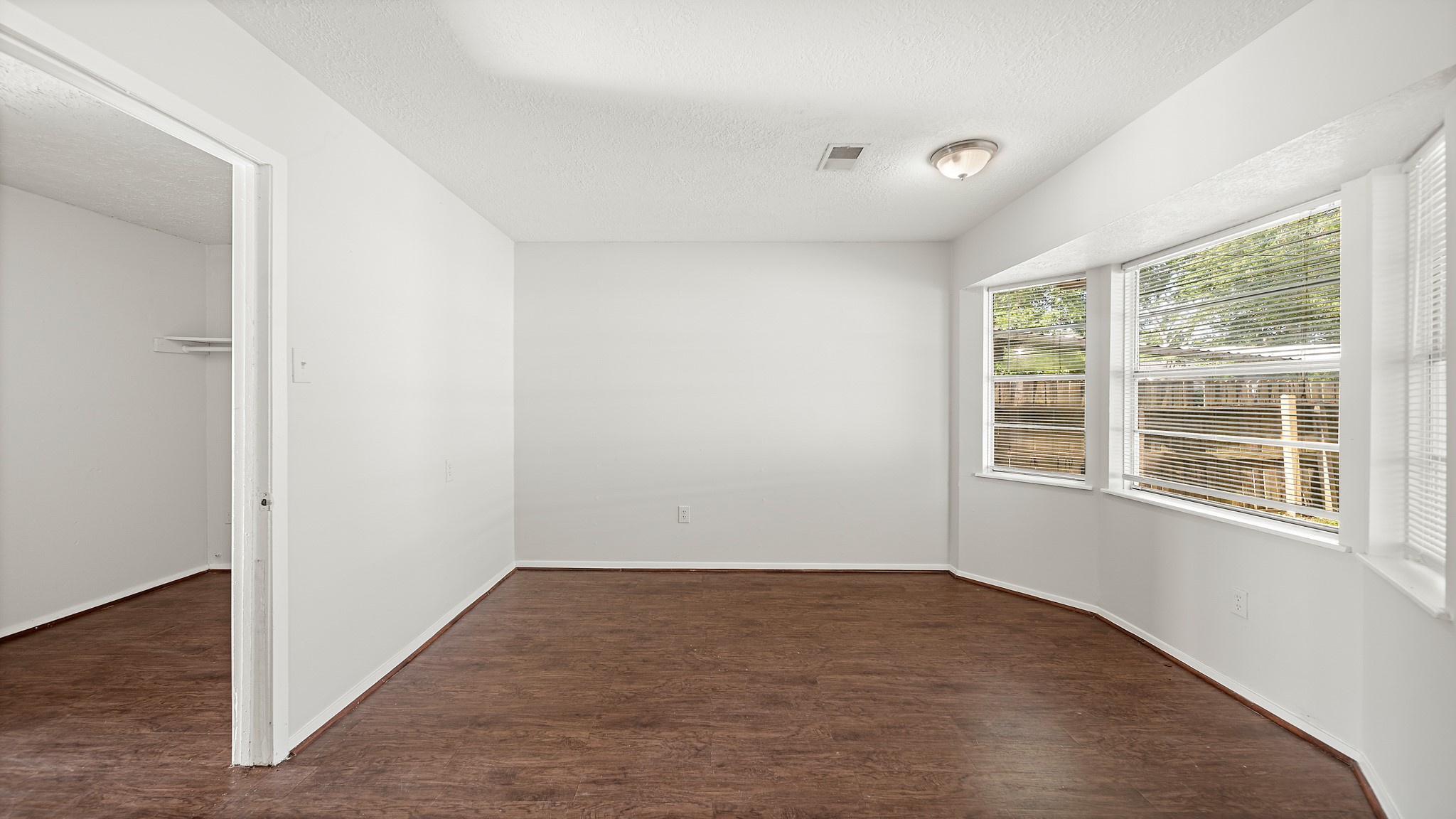 5411 Lorraine Drive Property Photo 4