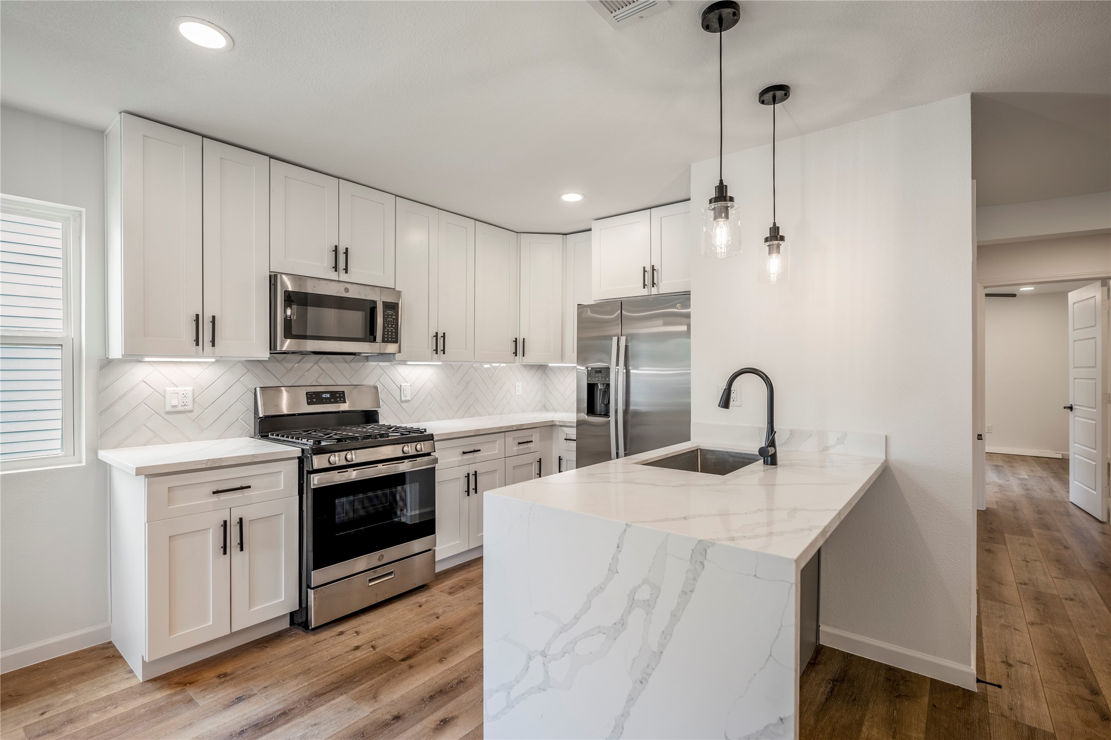 3923 Alsace Street Property Photo 8