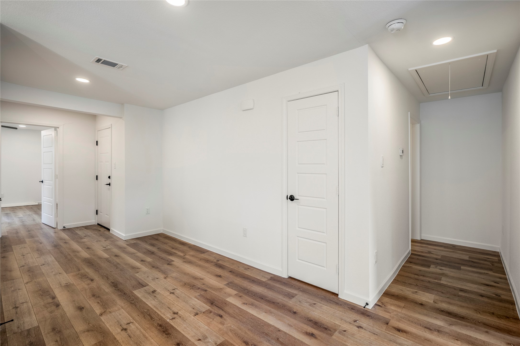 3923 Alsace Street Property Photo 10