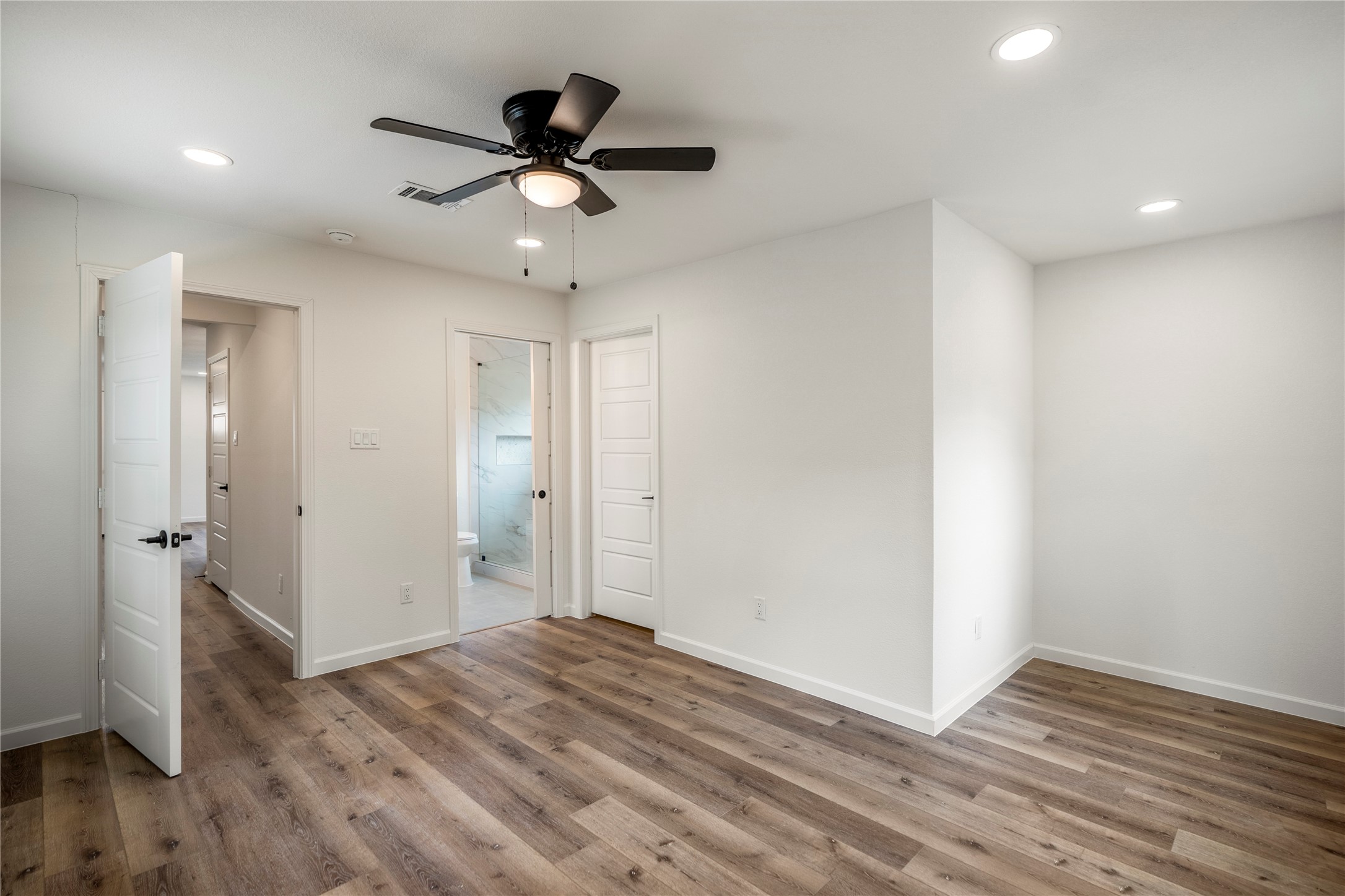 3923 Alsace Street Property Photo 14