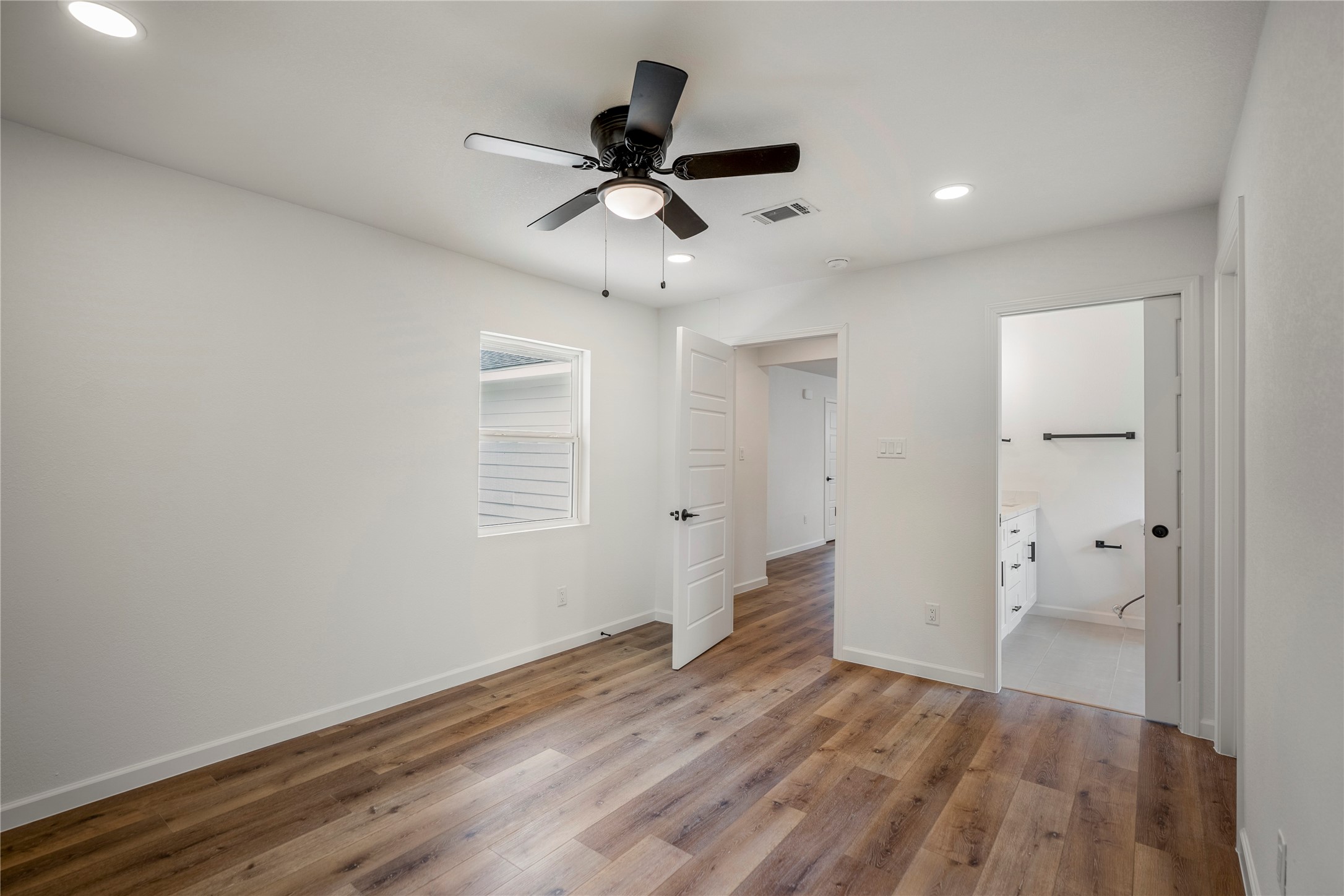 3923 Alsace Street Property Photo 15