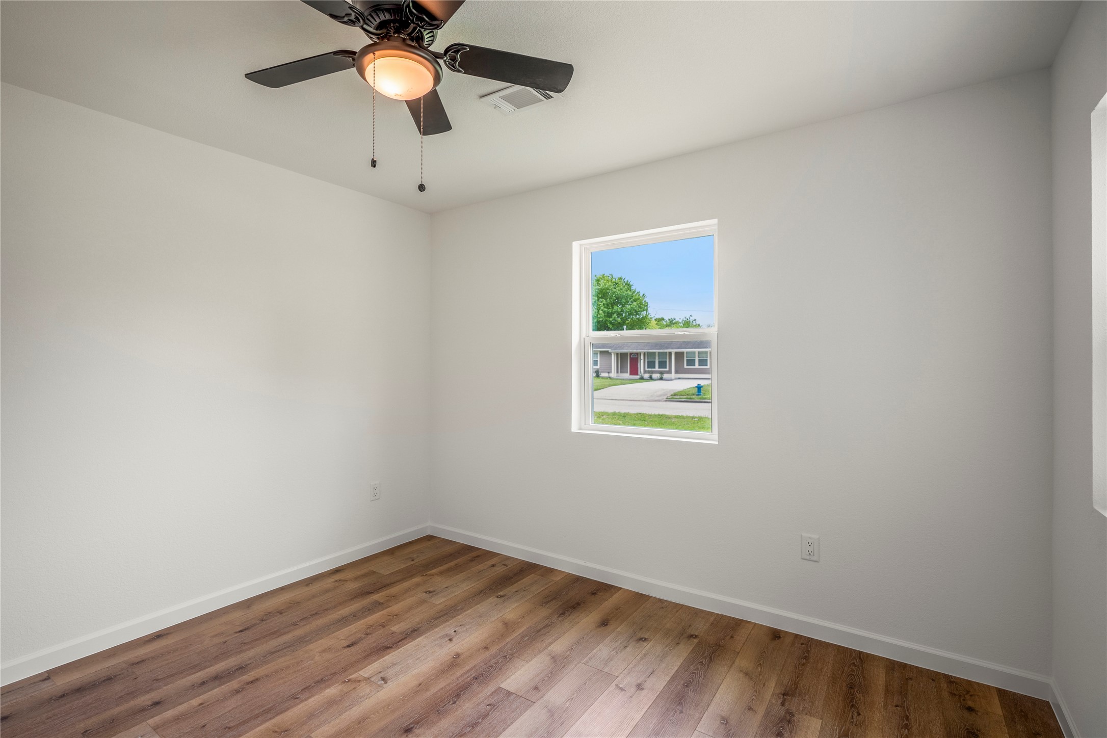3923 Alsace Street Property Photo 20