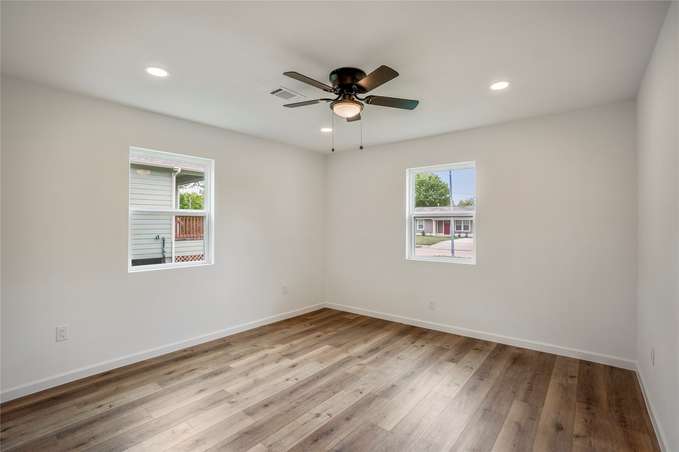 3923 Alsace Street Property Photo 22
