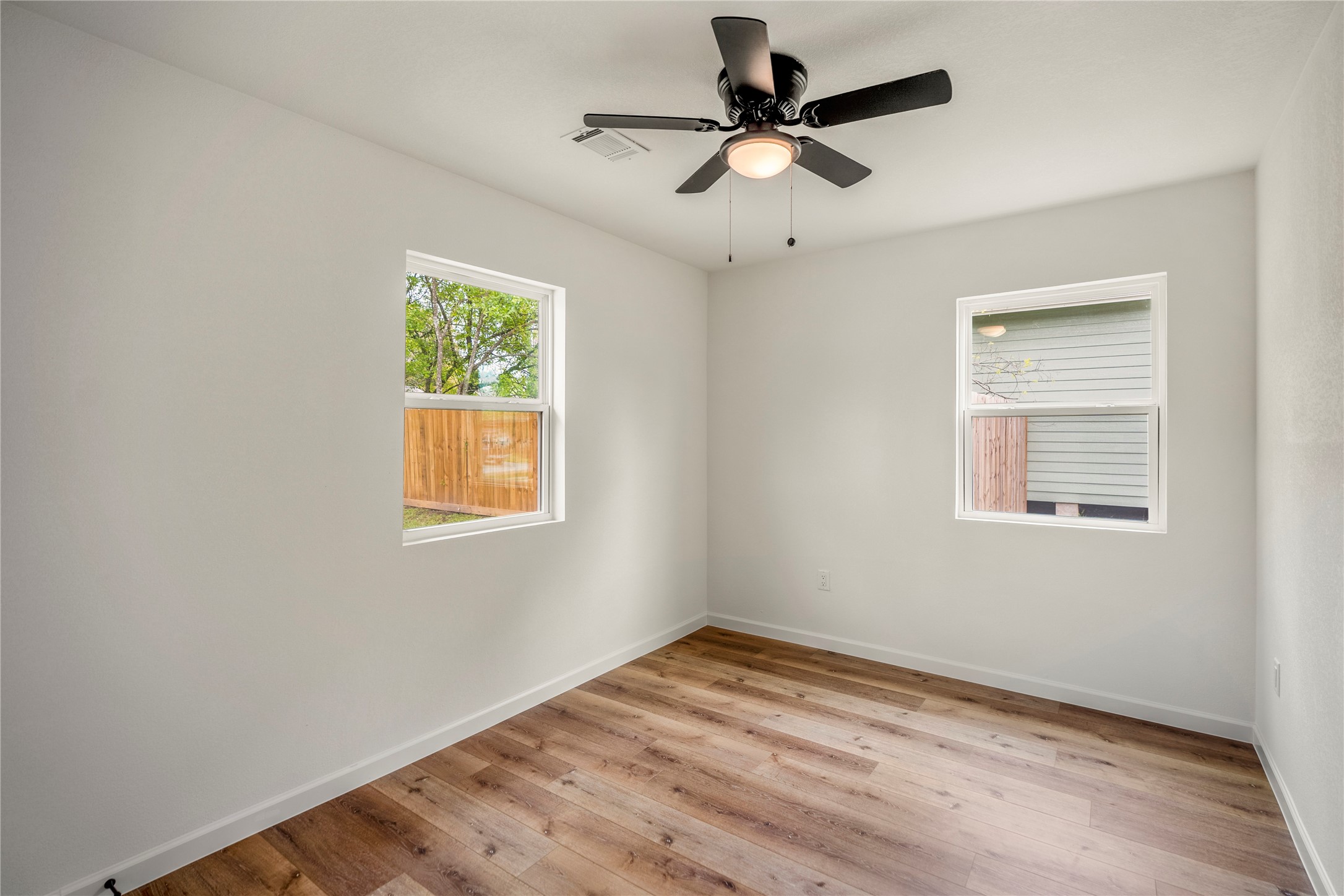 3923 Alsace Street Property Photo 26