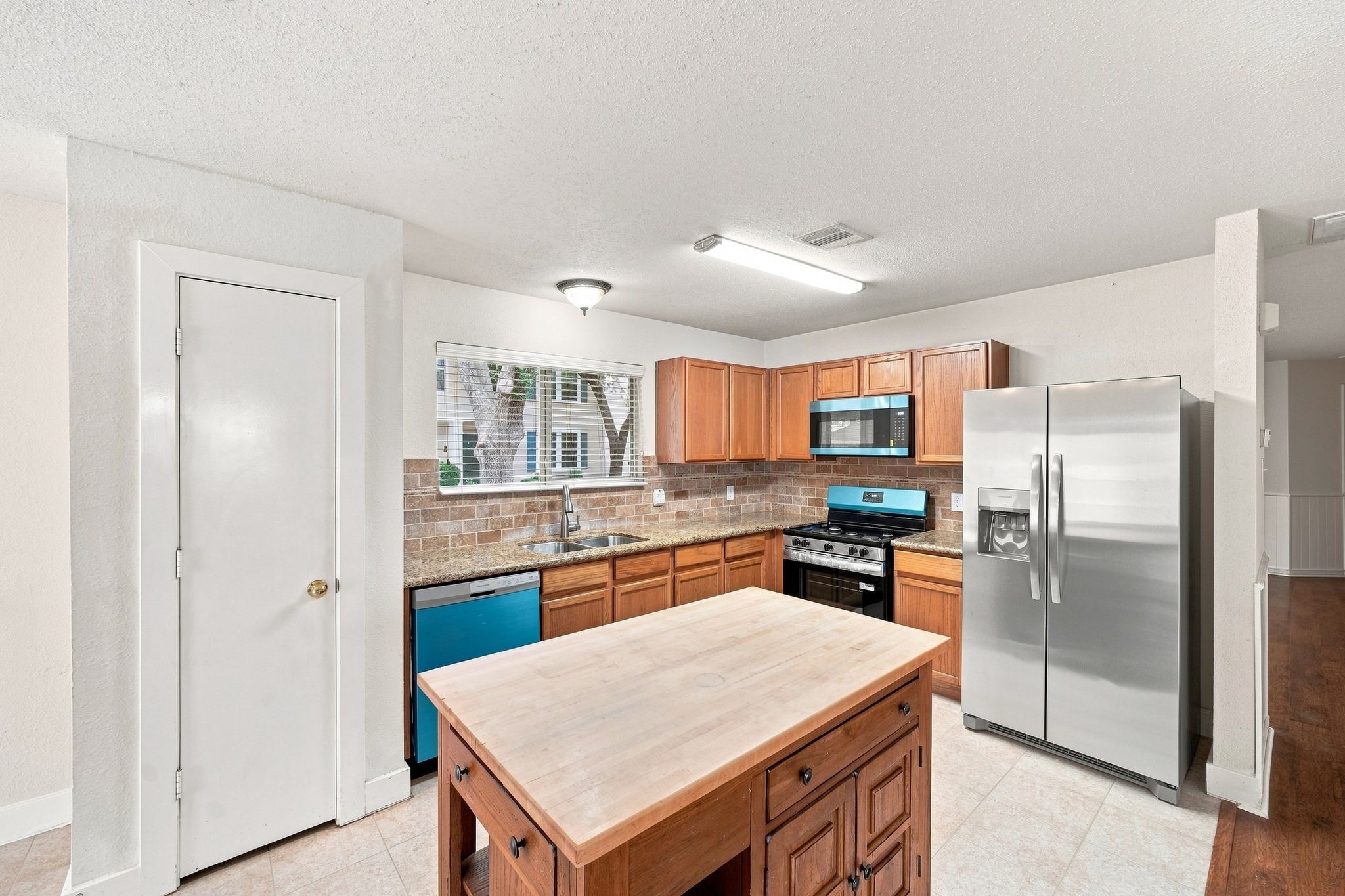 3927 Federal Lane Property Photo 15