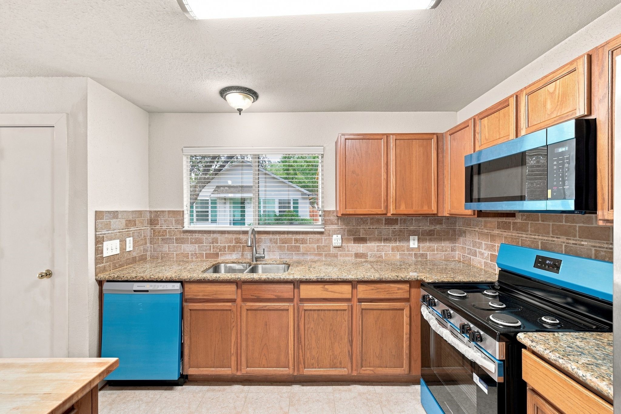 3927 Federal Lane Property Photo 19