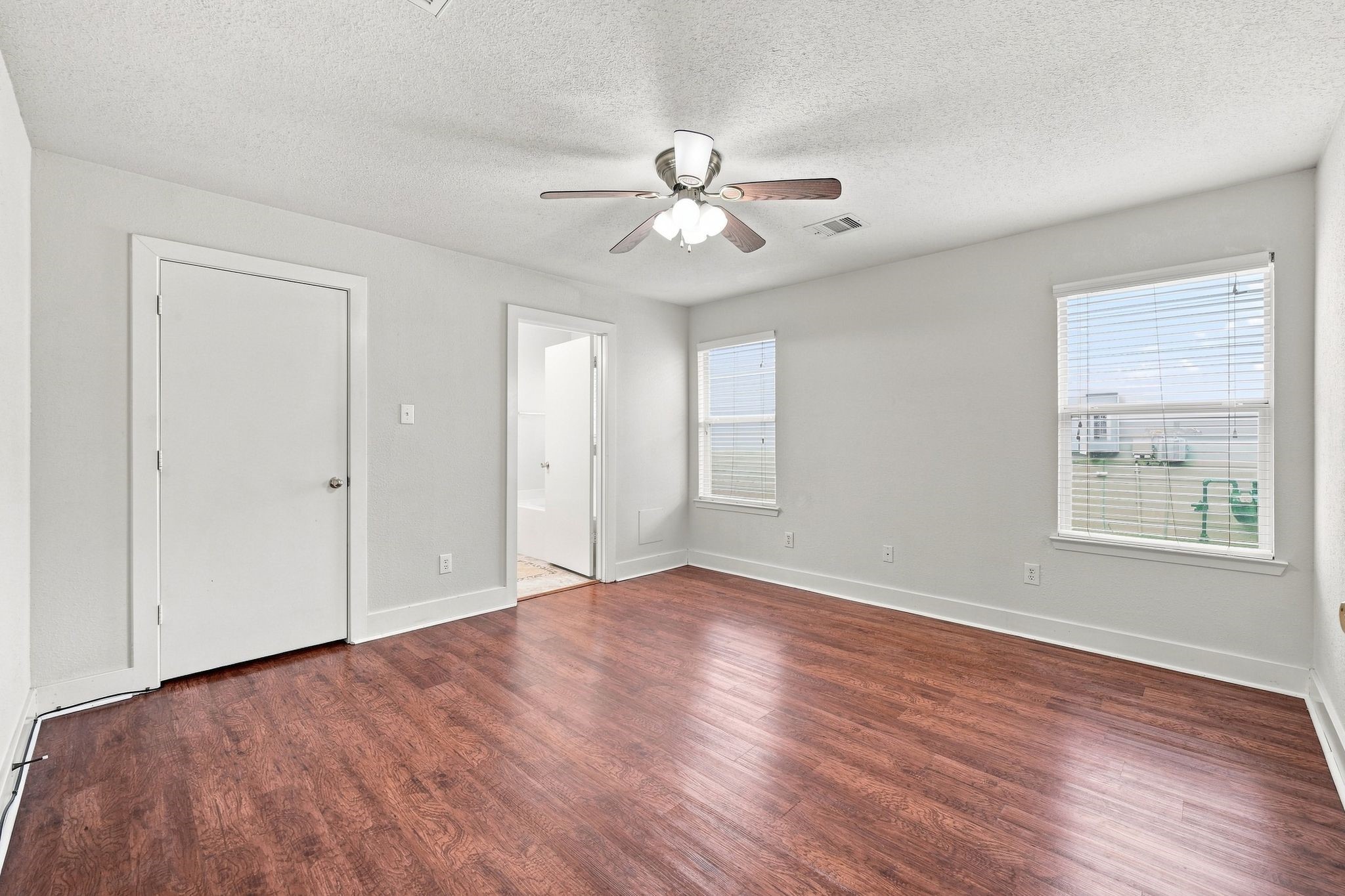 3927 Federal Lane Property Photo 20