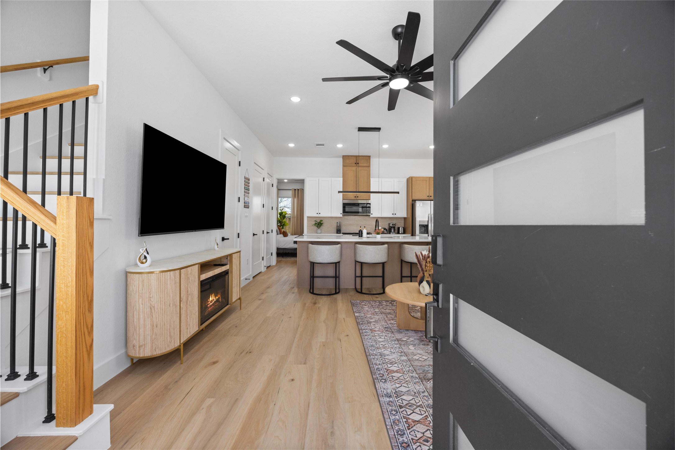 9019 Comal Street B Property Photo 1