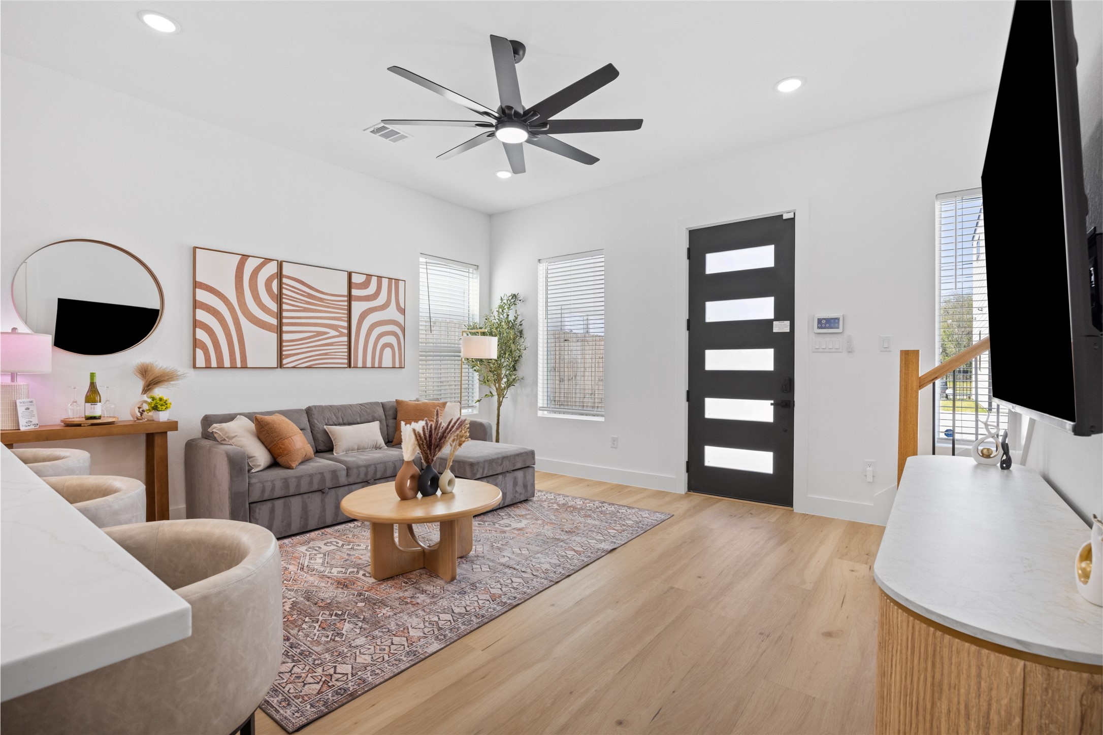 9019 Comal Street B Property Photo 3