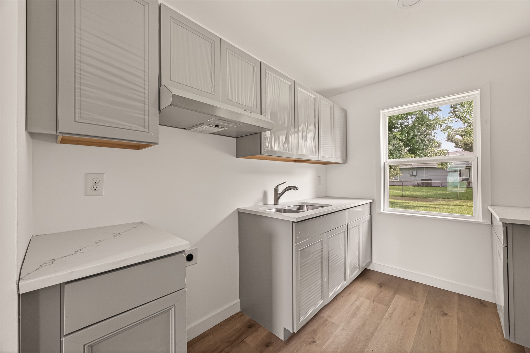3922 Alsace Street Property Photo 11