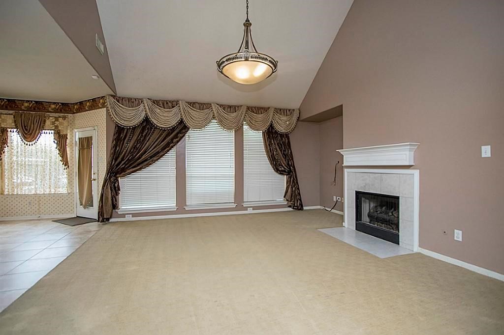 1923 Wellsley Court Property Photo 2