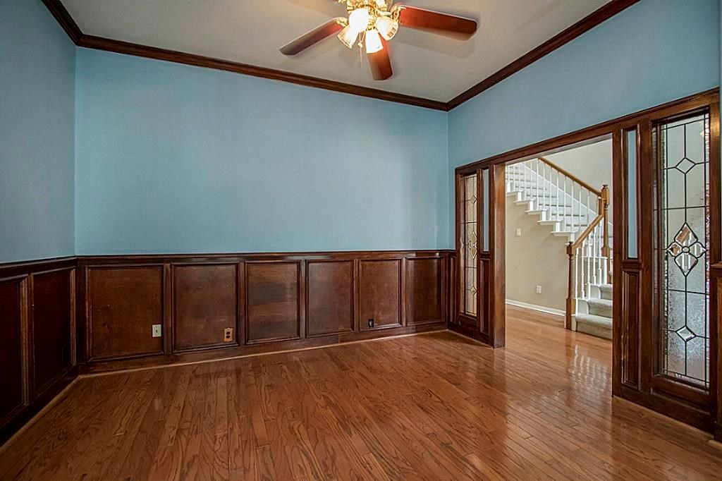 1923 Wellsley Court Property Photo 6