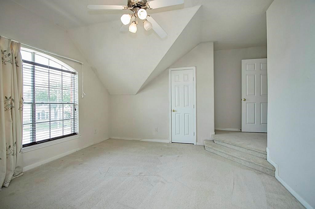 1923 Wellsley Court Property Photo 23