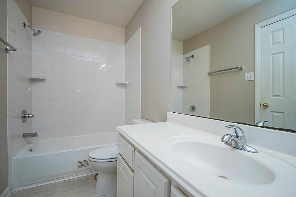 1923 Wellsley Court Property Photo 24