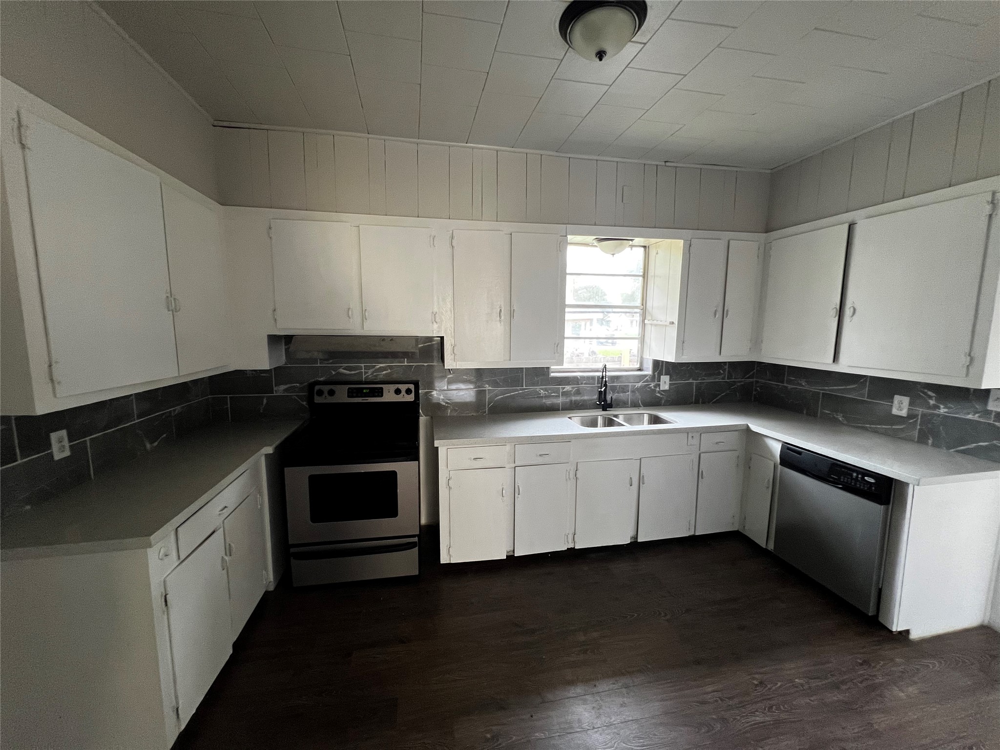 2394 Avenue A Property Photo 5