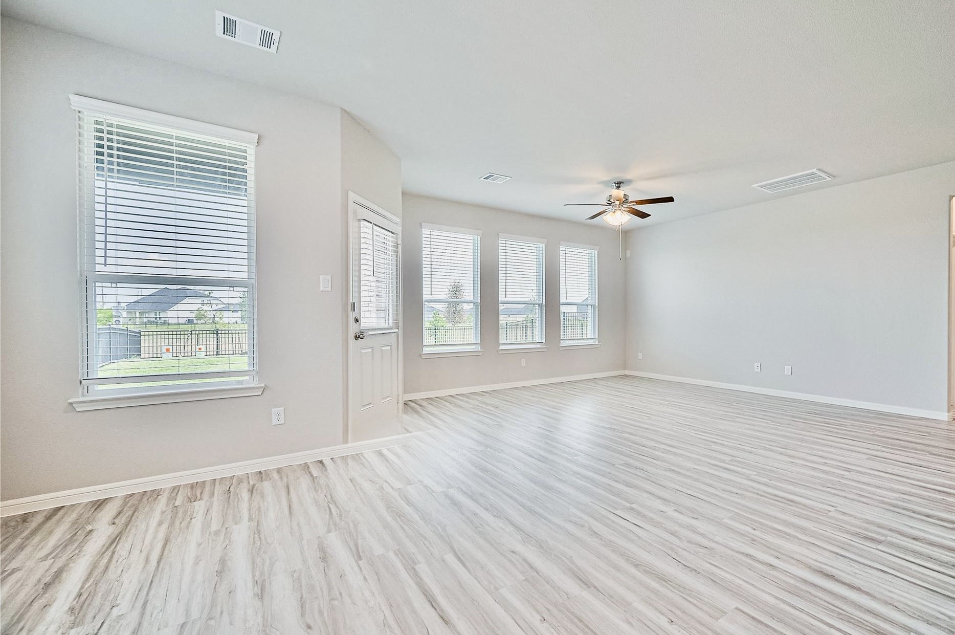 27231 Blue Pool Drive Property Photo 7