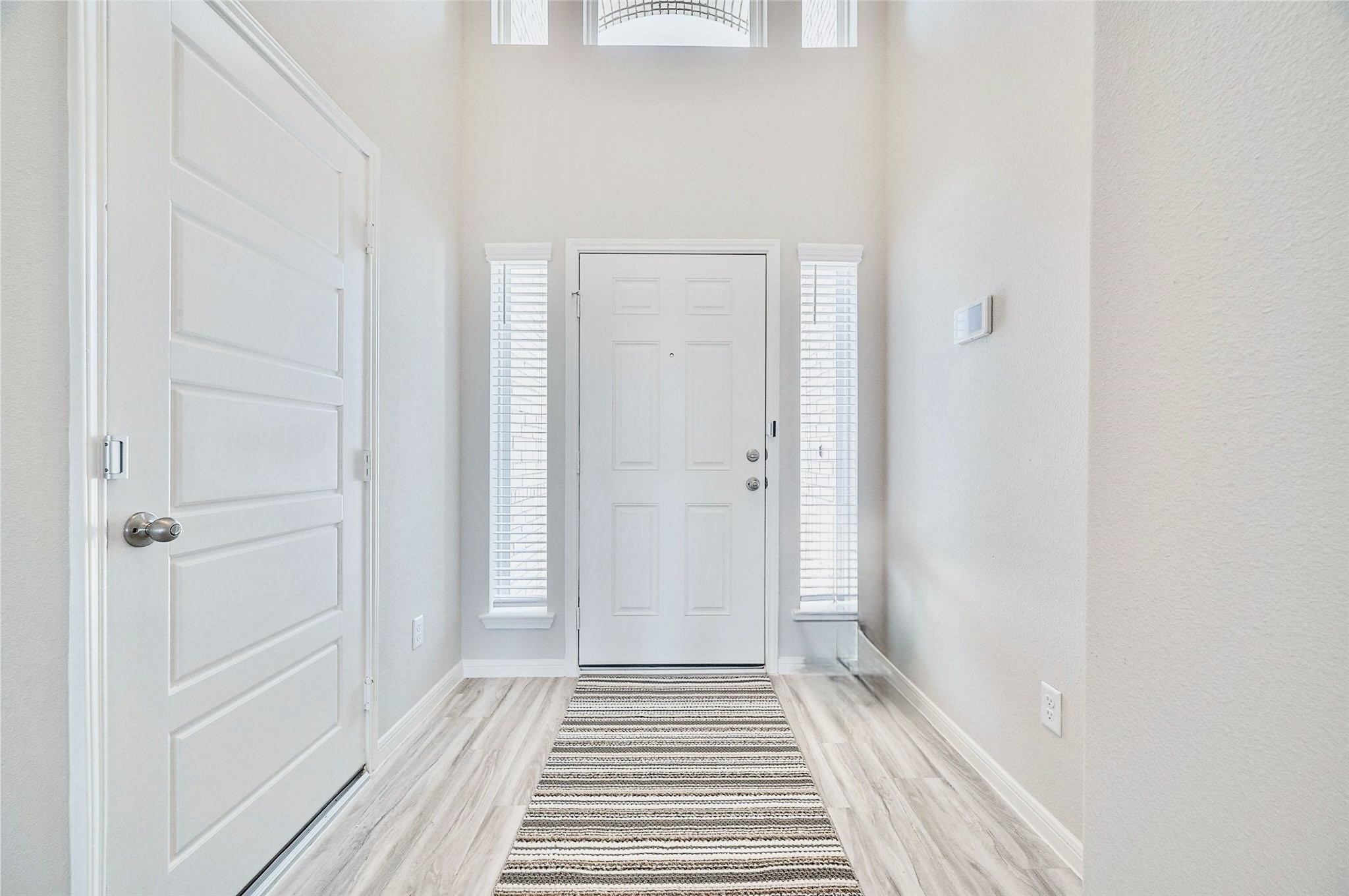27231 Blue Pool Drive Property Photo 9