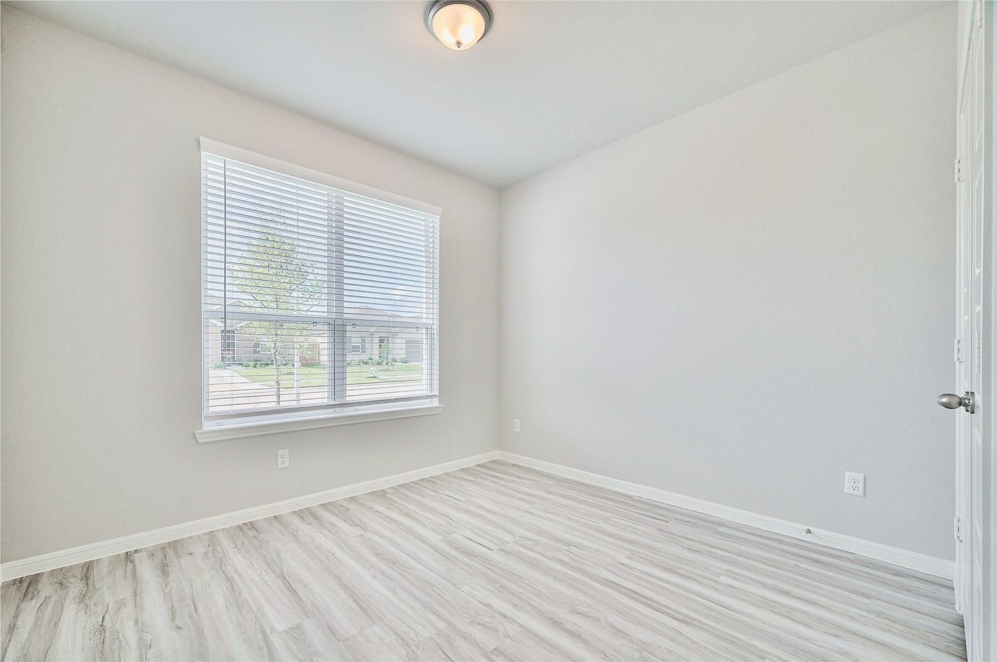 27231 Blue Pool Drive Property Photo 14
